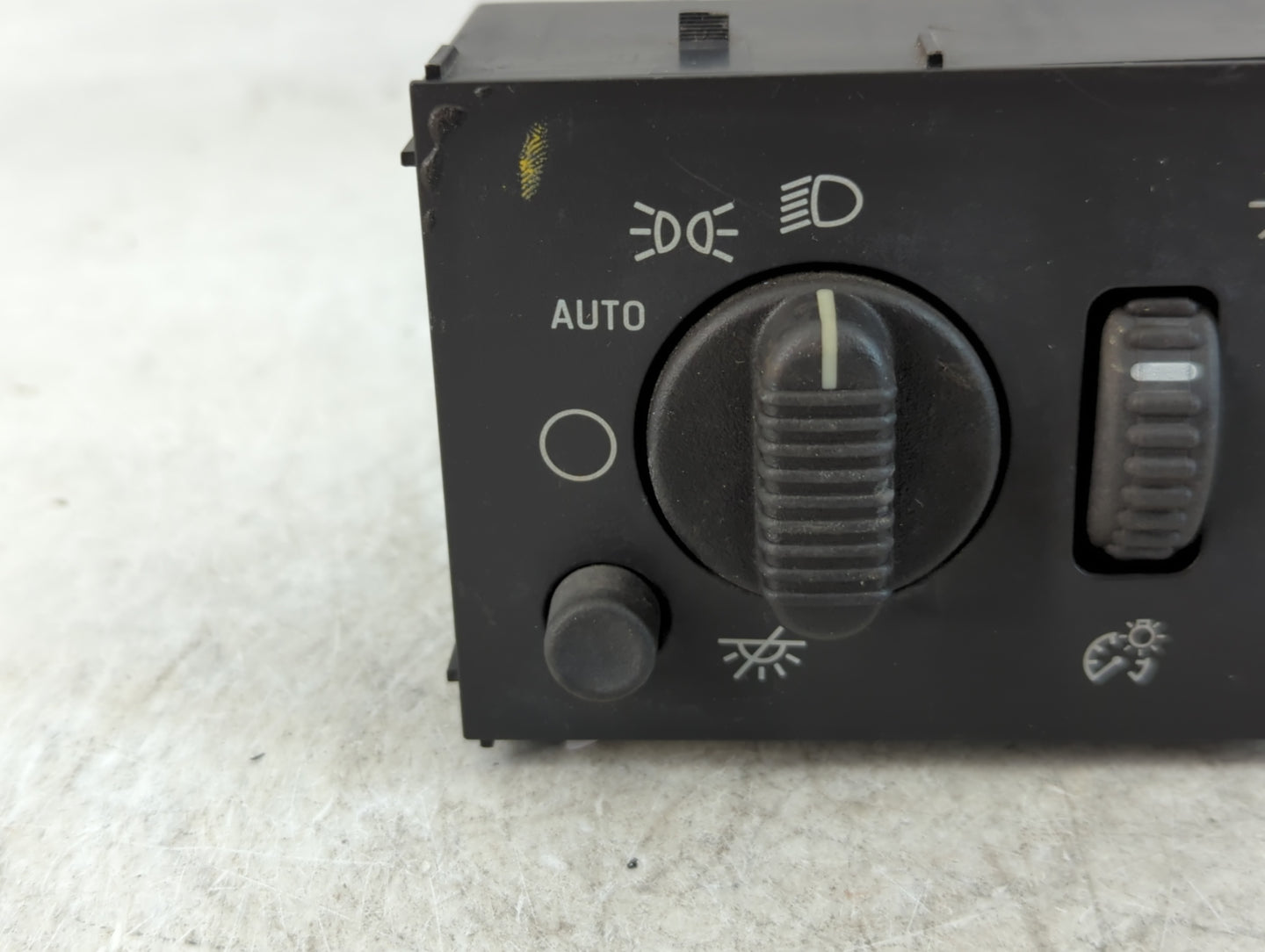2006 Chevrolet Avalanche Headlight Lamp Control Switch - Oemusedautoparts1.com