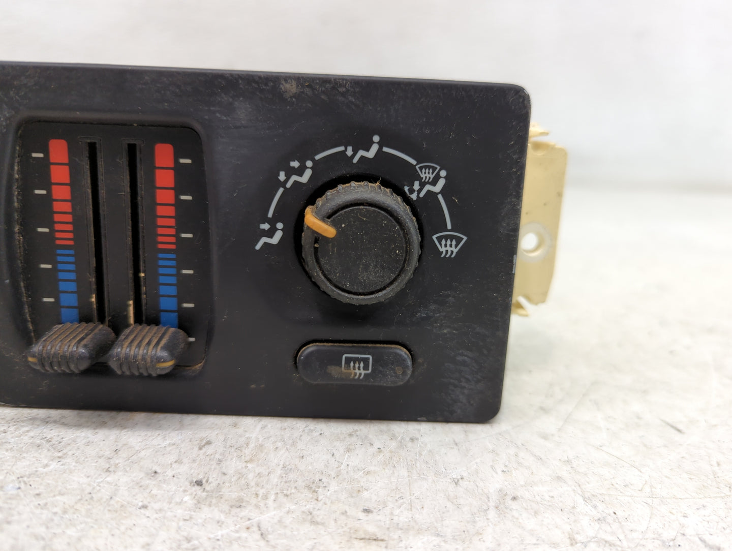 2005-2006 Chevrolet Avalanche 1500 Climate Control Module Temperature AC/Heater Replacement P/N:10370034 Fits Fits 2005 2006