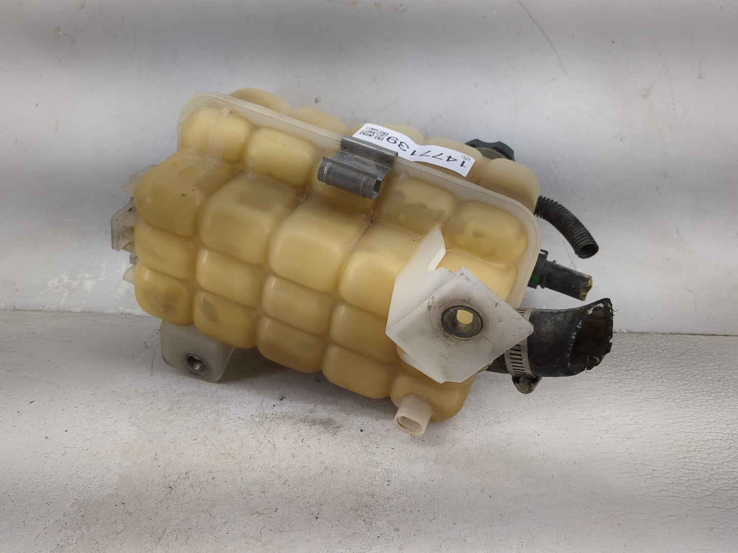 2004 Avalanche 1500 Radiator Coolant Overflow Expansion Tank Bottle - Oemusedautoparts1.com