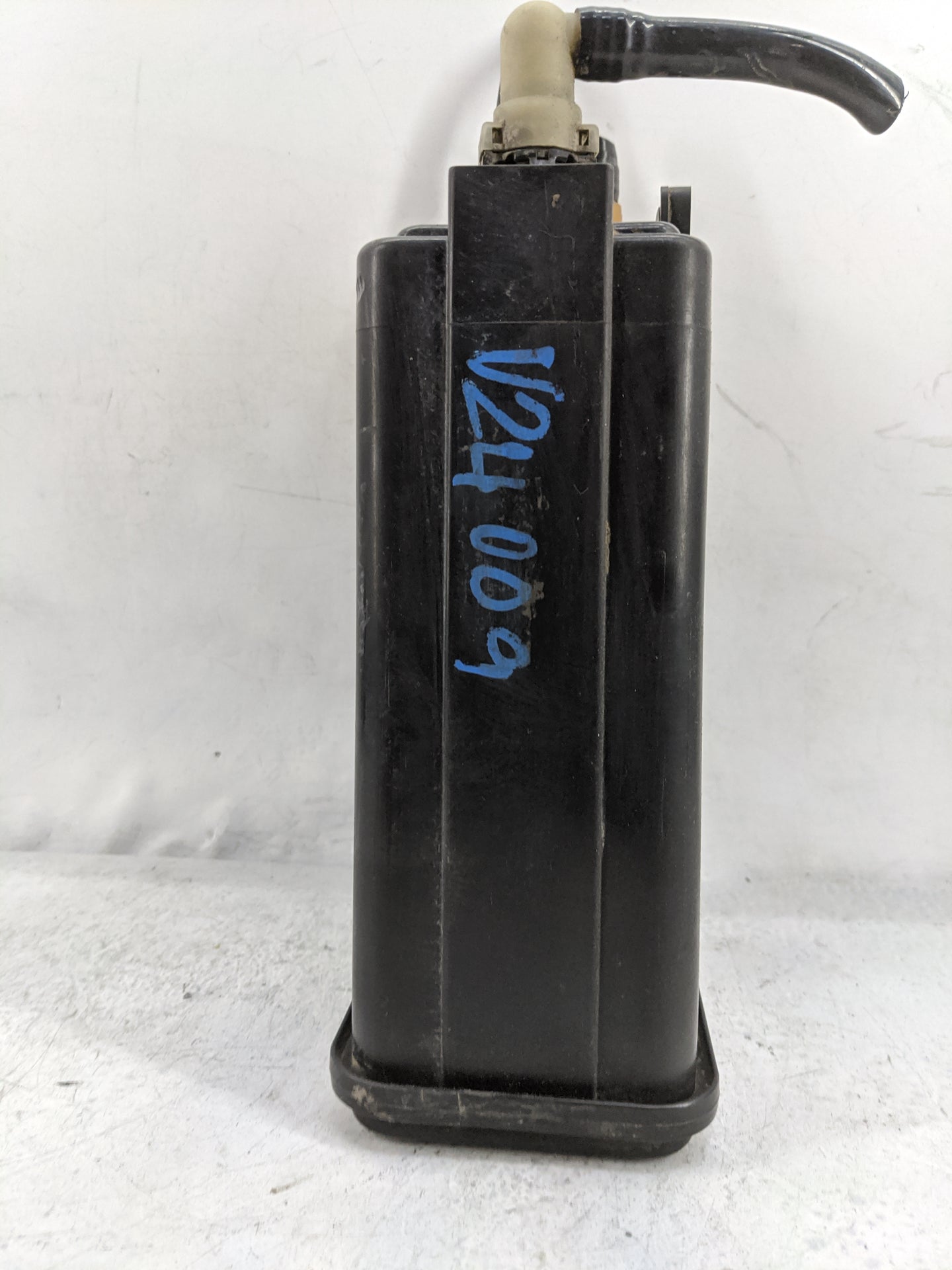 2006 Chevrolet Avalanche 1500 Fuel Vapor Charcoal Canister - Oemusedautoparts1.com