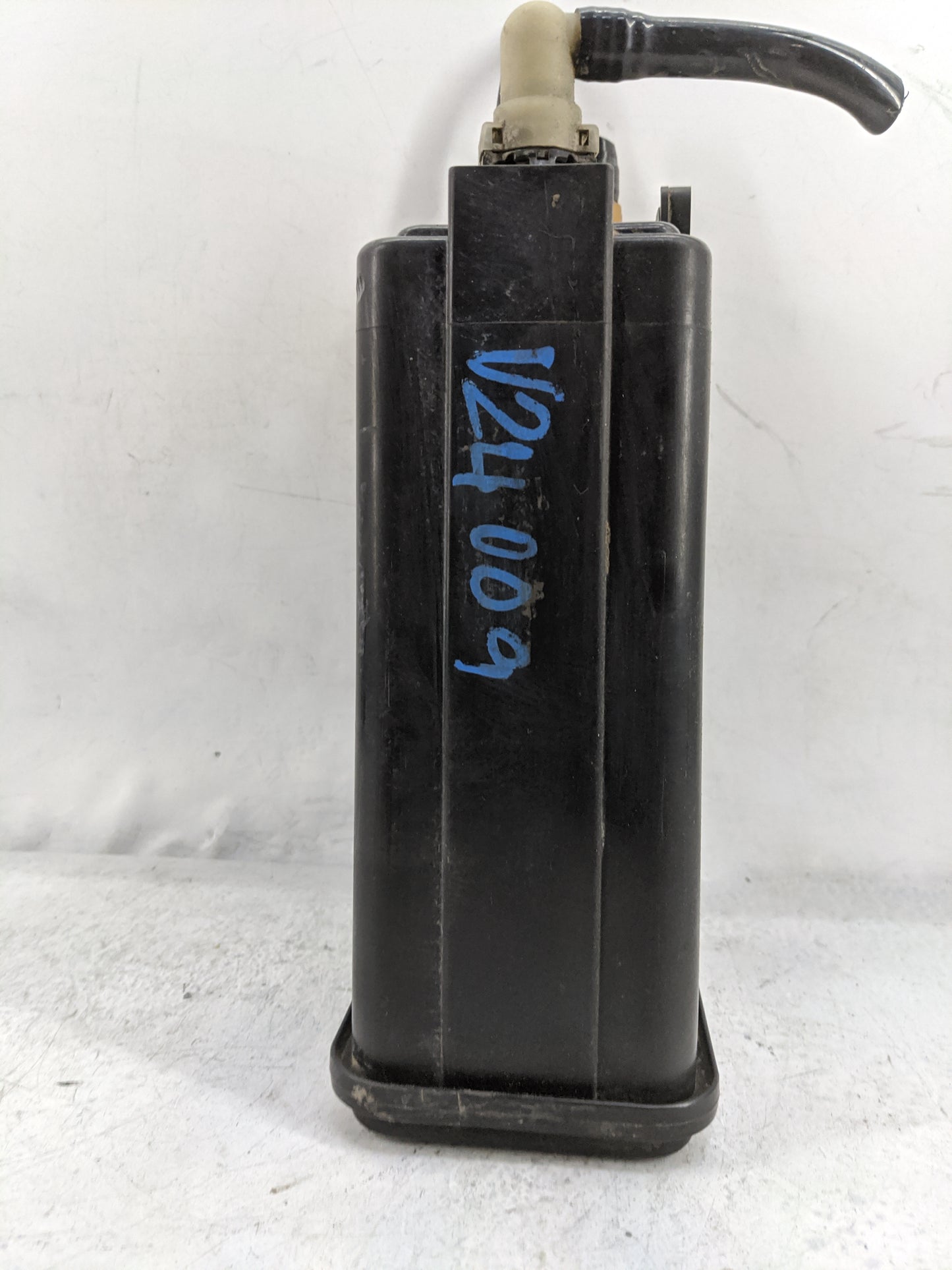 2006 Chevrolet Avalanche 1500 Fuel Vapor Charcoal Canister - Oemusedautoparts1.com