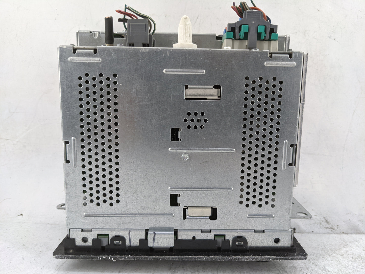 2005-2006 Chevrolet Avalanche 1500 Radio AM FM Cd Player Receiver Replacement P/N:28004545 15234935 Fits OEM Used Auto Parts
