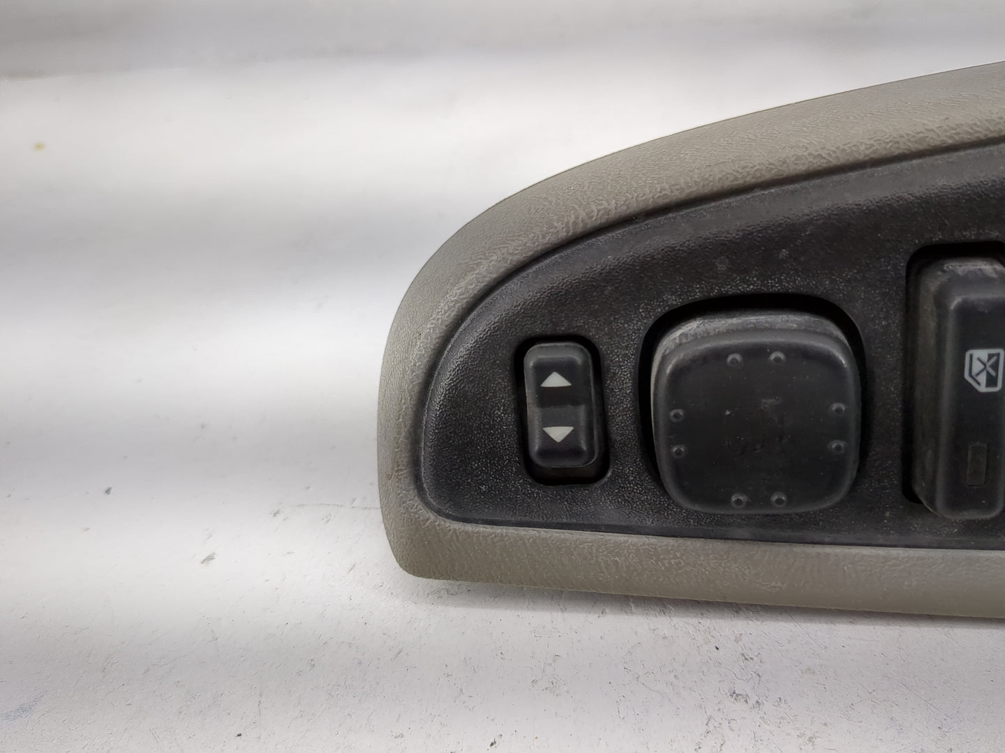 2006 Chevrolet Avalanche 1500 Master Power Window Switch Replacement Driver Side Left P/N:10398565 BP8565X252410BP4 Fits OEM