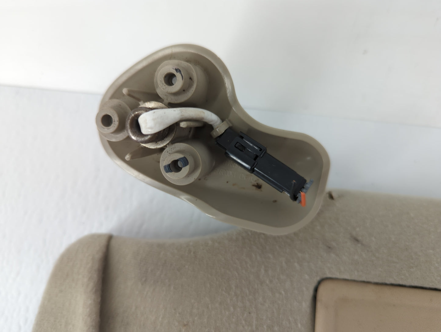 2006 Chevrolet Avalanche 1500 Sun Visor Shade Replacement Driver Left Mirror Fits OEM Used Auto Parts - Oemusedautoparts1.co