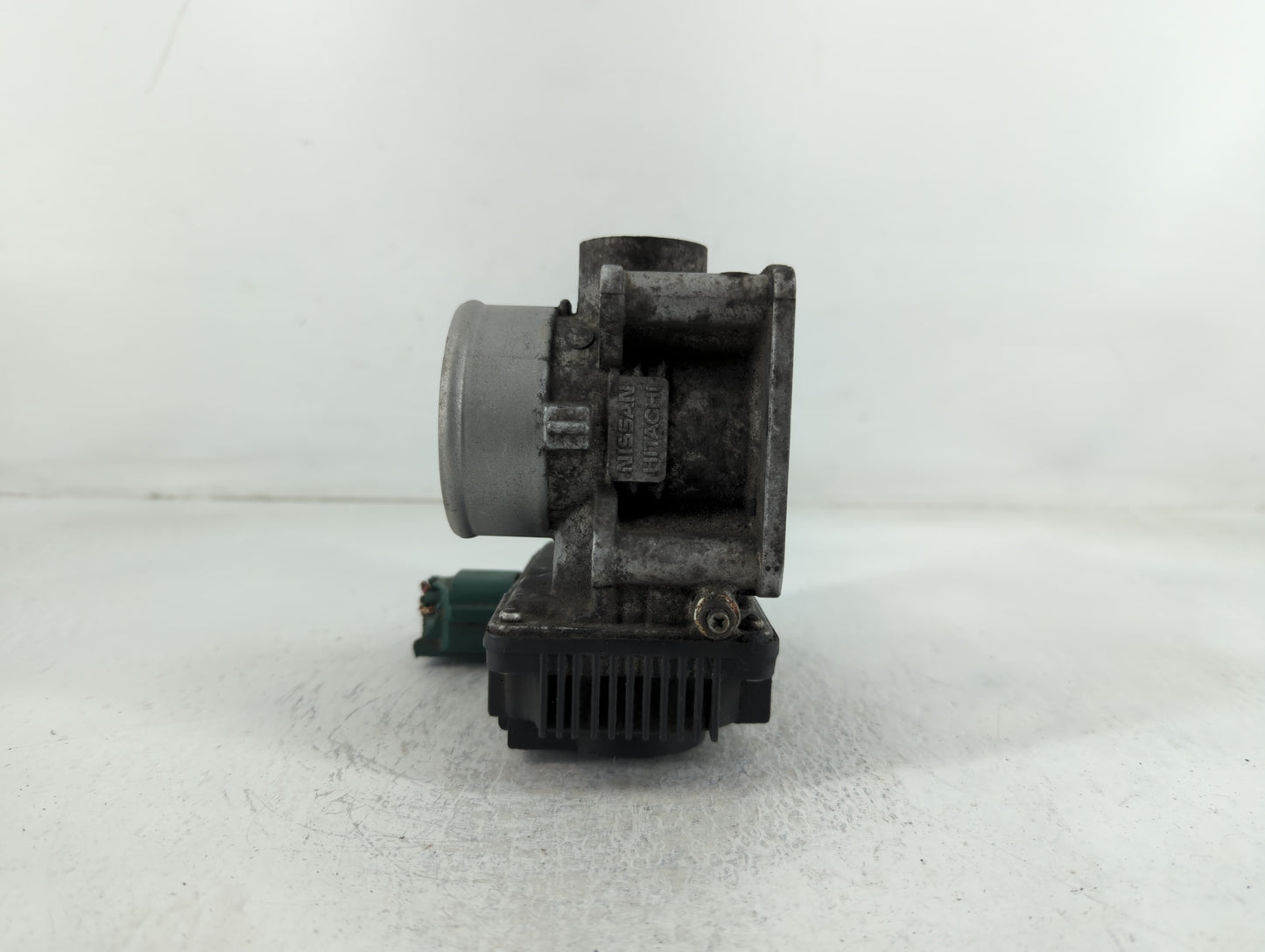 2003-2006 Chevrolet Avalanche 1500 Throttle Body P/N:>PBT-GF30< Fits Fits 2003 2004 2005 2006 2007 OEM Used Auto Parts - Oem