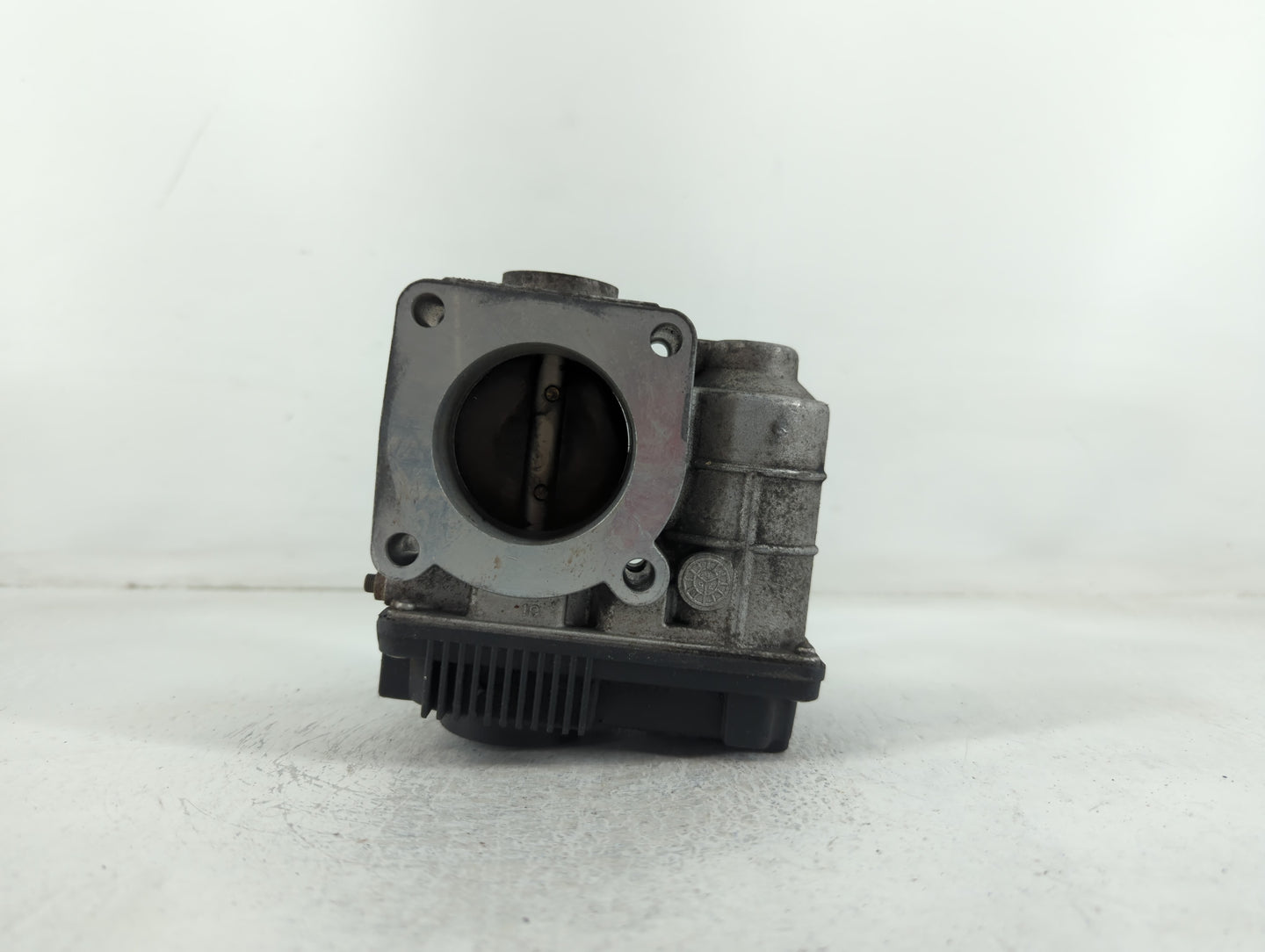 2003-2006 Chevrolet Avalanche 1500 Throttle Body P/N:>PBT-GF30< Fits Fits 2003 2004 2005 2006 2007 OEM Used Auto Parts - Oem