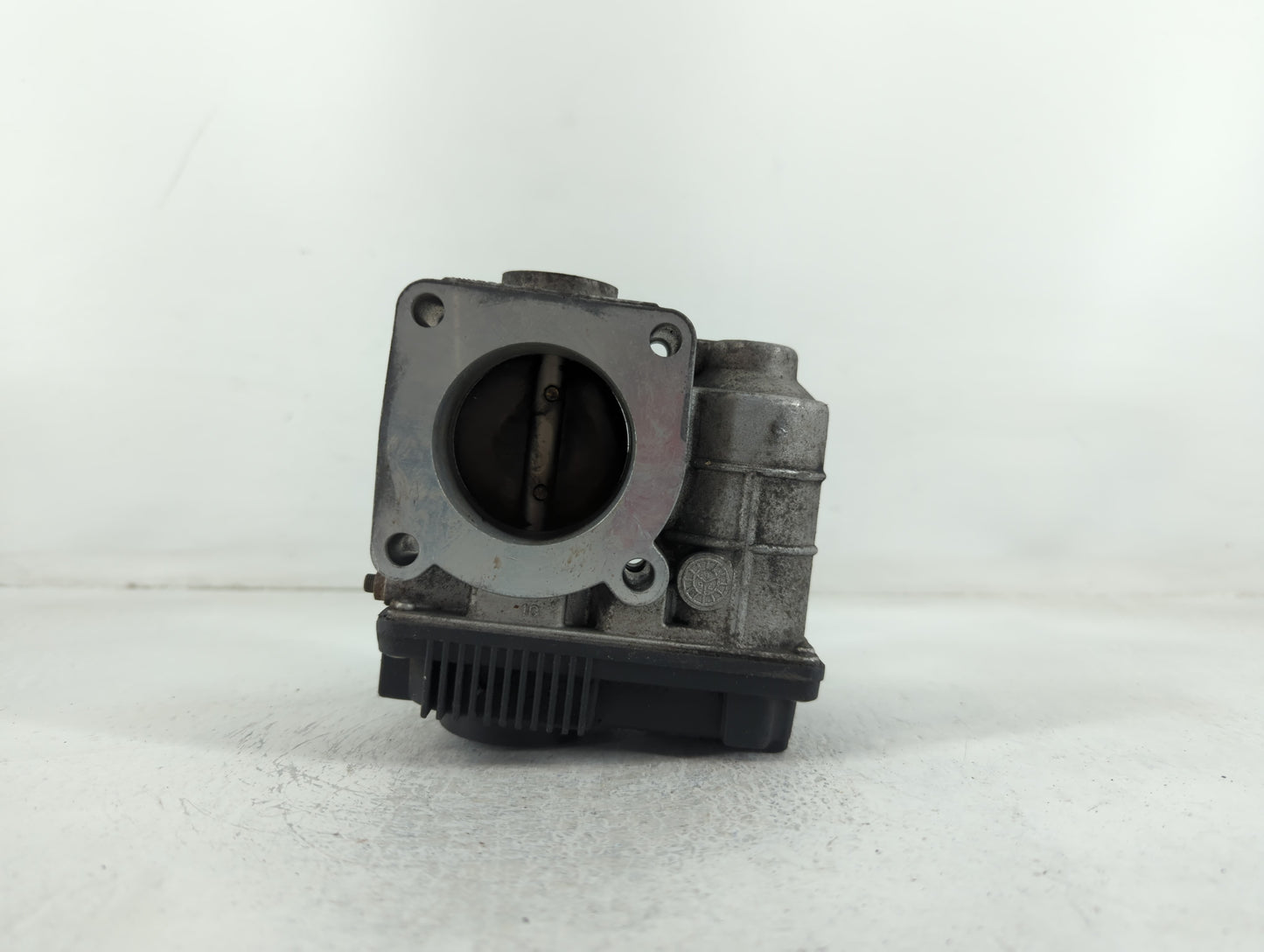 2003-2006 Chevrolet Avalanche 1500 Throttle Body P/N:>PBT-GF30< Fits Fits 2003 2004 2005 2006 2007 OEM Used Auto Parts - Oem