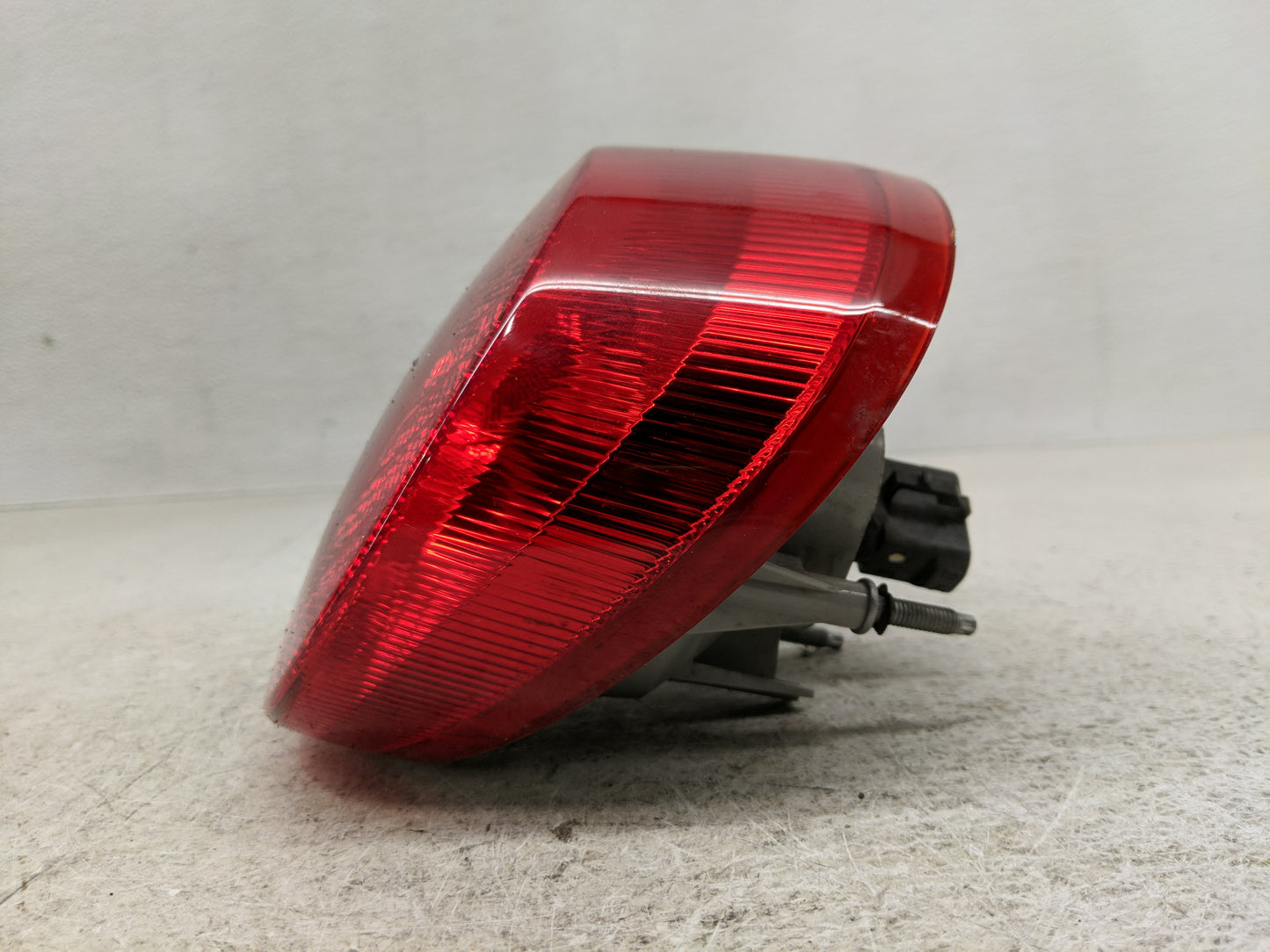 2005-2010 Chevrolet Cobalt Tail Light Assembly Passenger Right OEM P/N:16532532 Fits Fits 2005 2006 2007 2008 2009 2010 OEM 