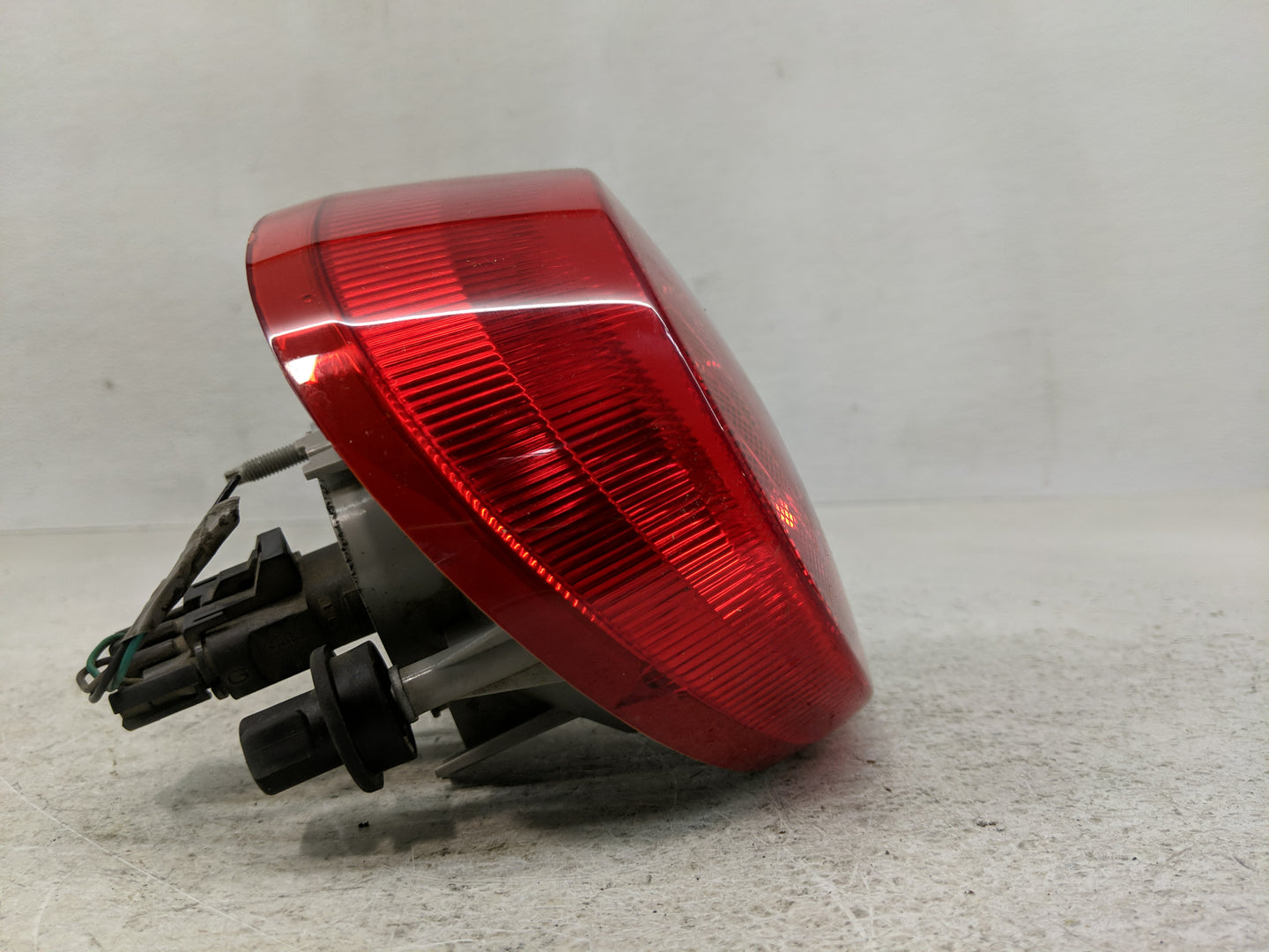 2005-2010 Chevrolet Cobalt Tail Light Assembly Passenger Right OEM P/N:16532532 Fits Fits 2005 2006 2007 2008 2009 2010 OEM 