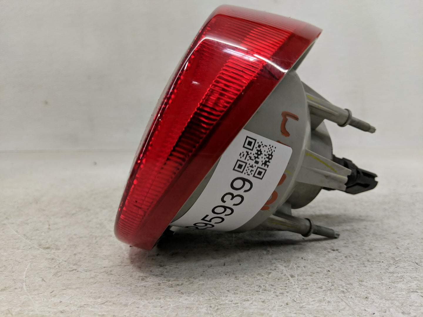 2005-2010 Chevrolet Cobalt Tail Light Assembly Passenger Right OEM P/N:16532532 Fits Fits 2005 2006 2007 2008 2009 2010 OEM 