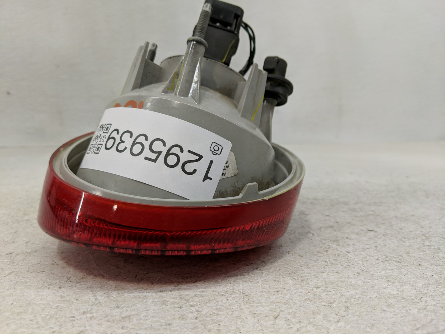 2005-2010 Chevrolet Cobalt Tail Light Assembly Passenger Right OEM P/N:16532532 Fits Fits 2005 2006 2007 2008 2009 2010 OEM 
