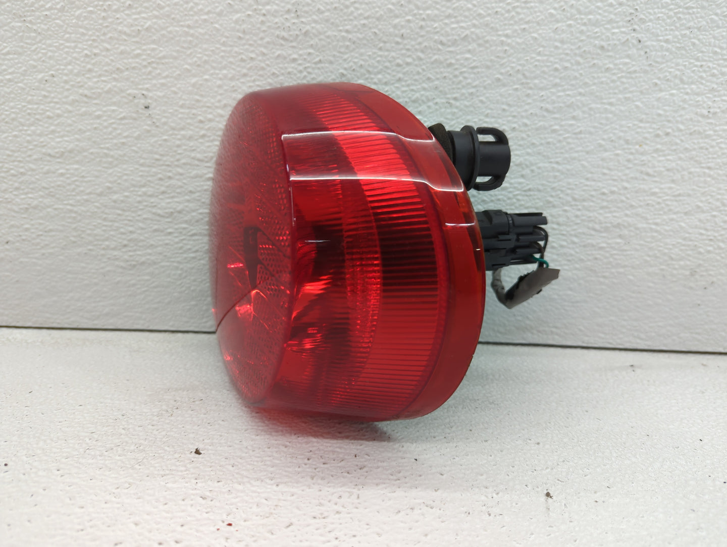 2005-2010 Chevrolet Cobalt Tail Light Assembly Passenger Right OEM P/N:16532532 Fits Fits 2005 2006 2007 2008 2009 2010 OEM 