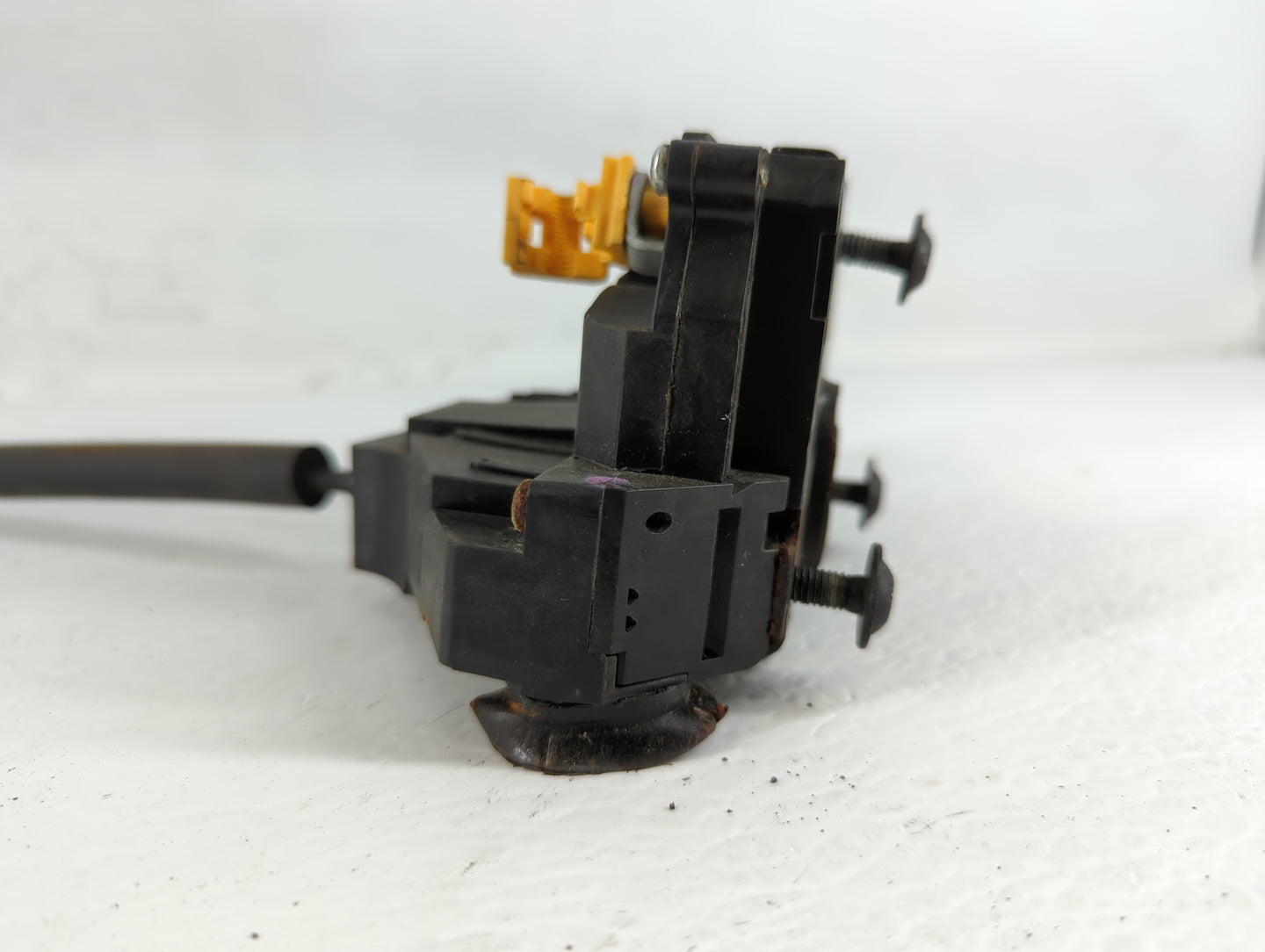 2006 Chevrolet Cobalt Hood Latch Assembly 686085 - Oemusedautoparts1.com