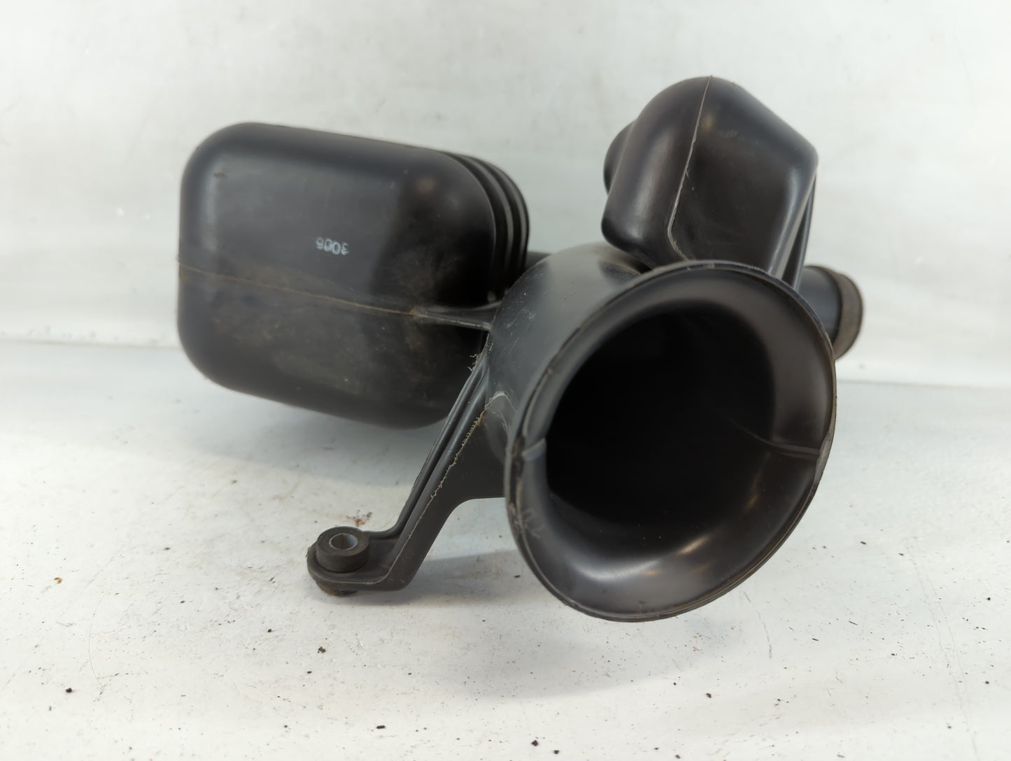 2005-2008 Chevrolet Cobalt Air Cleaner Intake-duct Hose Tube - Oemusedautoparts1.com