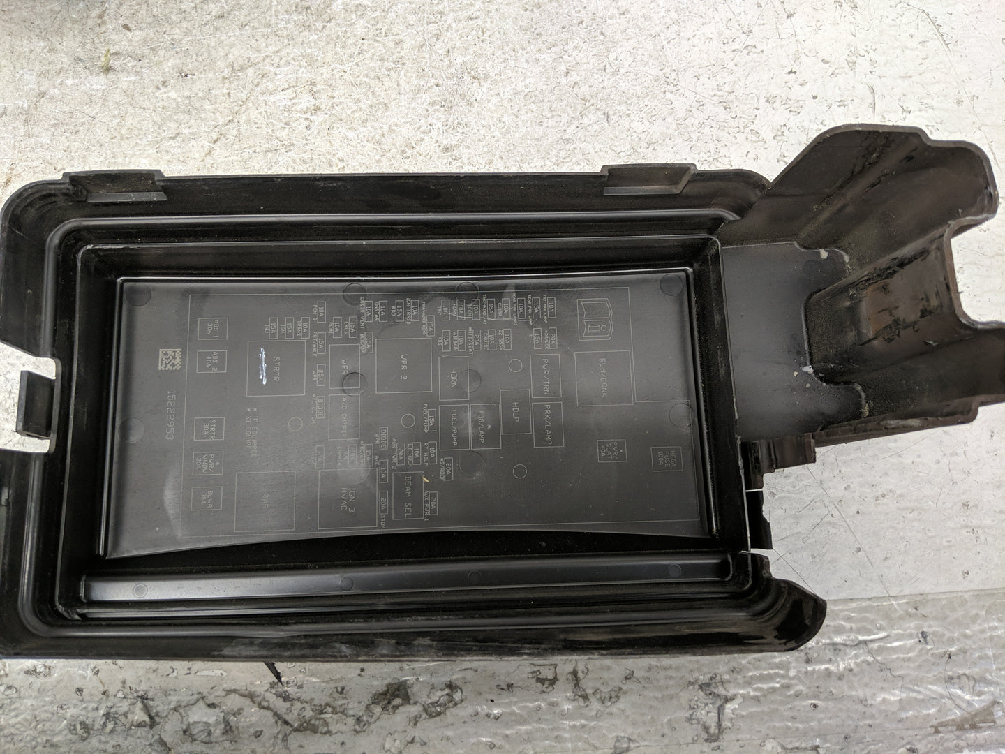 2004-2006 Chevrolet Colorado Fusebox Fuse Box Panel Relay Module P/N:15222953 Fits Fits 2004 2005 2006 OEM Used Auto Parts -