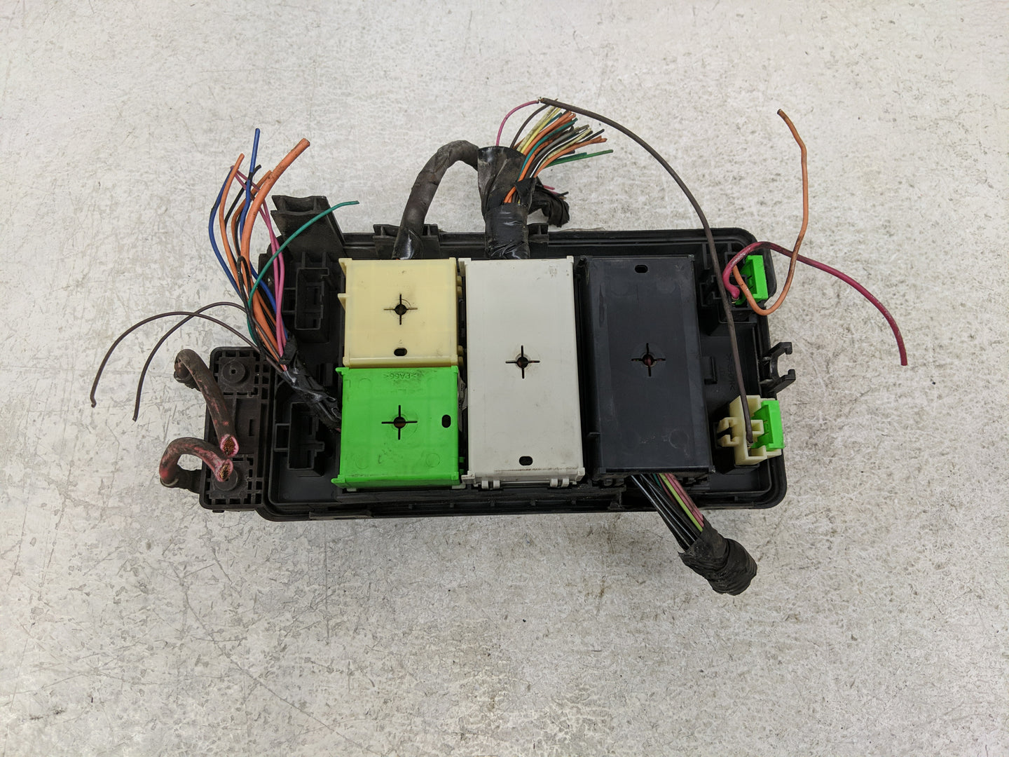2004-2006 Chevrolet Colorado Fusebox Fuse Box Panel Relay Module P/N:15222953 Fits Fits 2004 2005 2006 OEM Used Auto Parts -