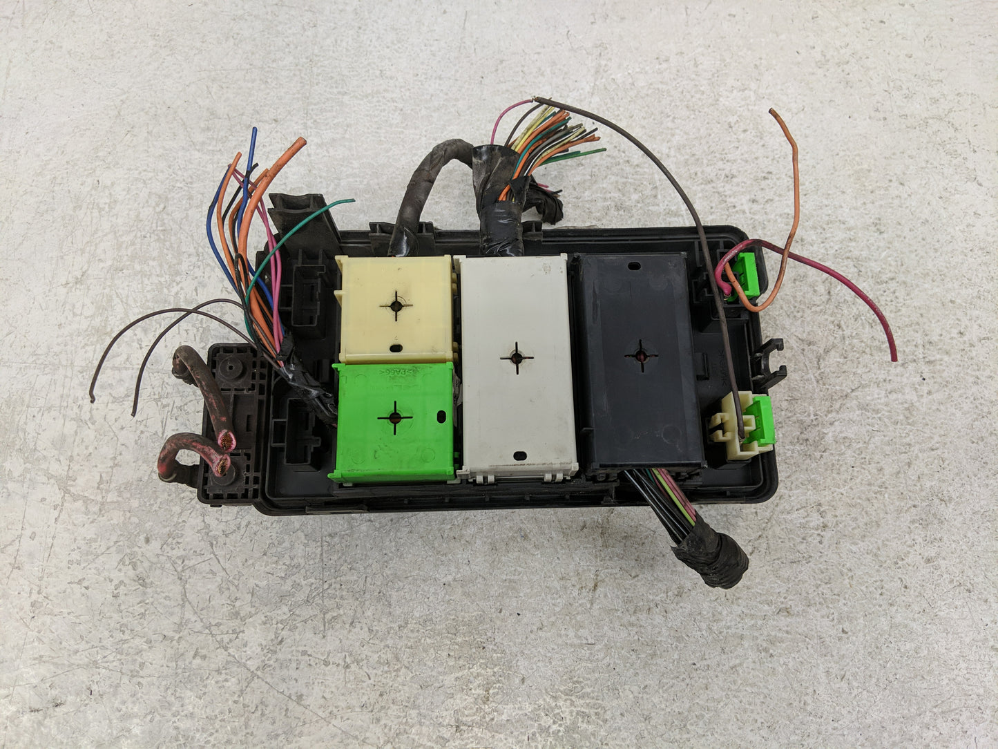 2004-2006 Chevrolet Colorado Fusebox Fuse Box Panel Relay Module P/N:15222953 Fits Fits 2004 2005 2006 OEM Used Auto Parts -
