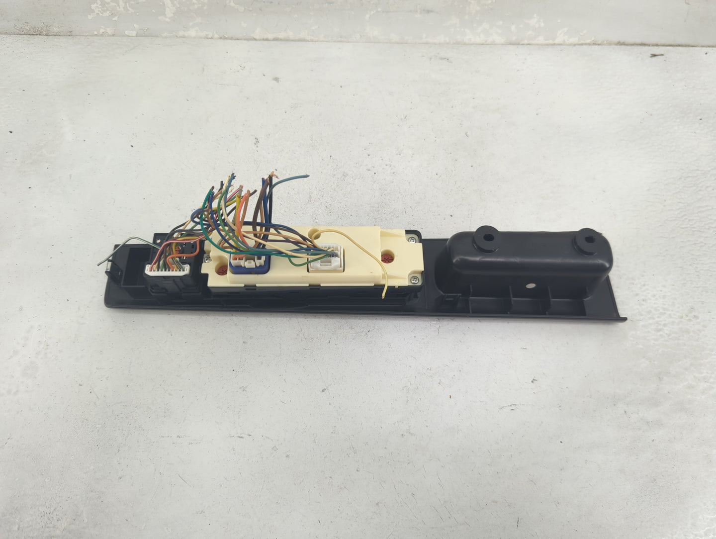 2004-2012 Chevrolet Colorado Master Power Window Switch Replacement Driver Side Left P/N:517318 Fits OEM Used Auto Parts - O