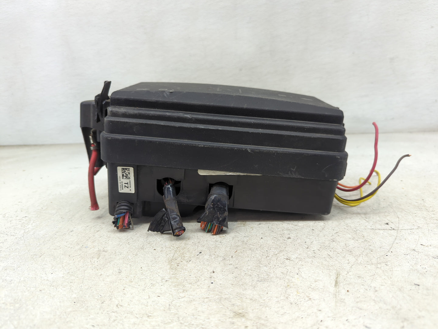 2004-2006 Chevrolet Colorado Fusebox Fuse Box Panel Relay Module P/N:15808750 Fits Fits 2004 2005 2006 OEM Used Auto Parts -