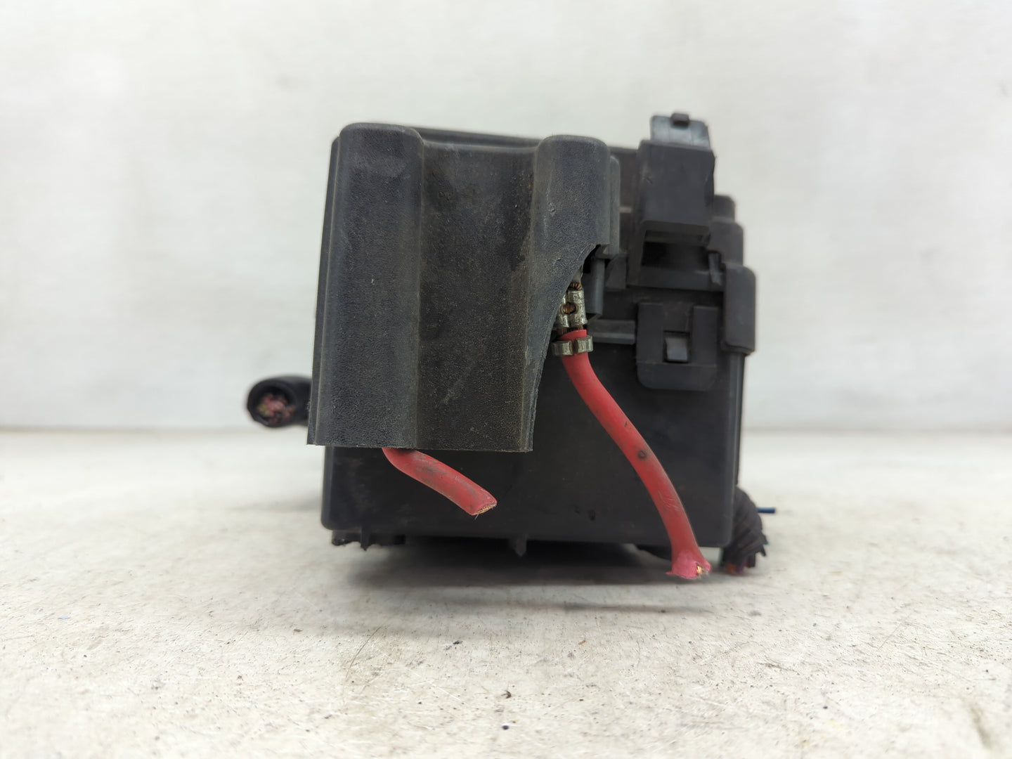 2004-2006 Chevrolet Colorado Fusebox Fuse Box Panel Relay Module P/N:15808750 Fits Fits 2004 2005 2006 OEM Used Auto Parts -