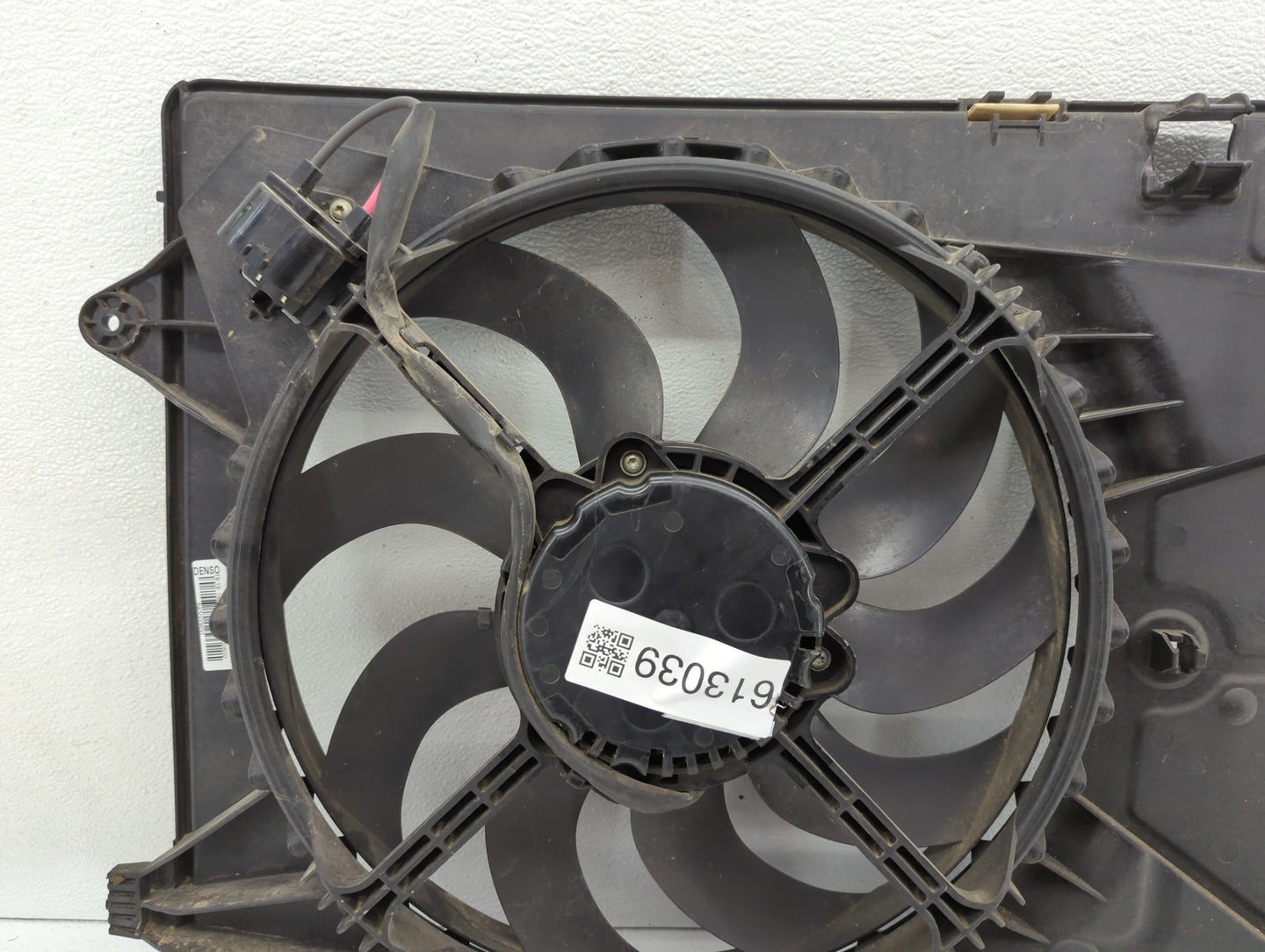 2006 Chevrolet Corsa Left Radiator Fan Motor Assembly Black - Oemusedautoparts1.com