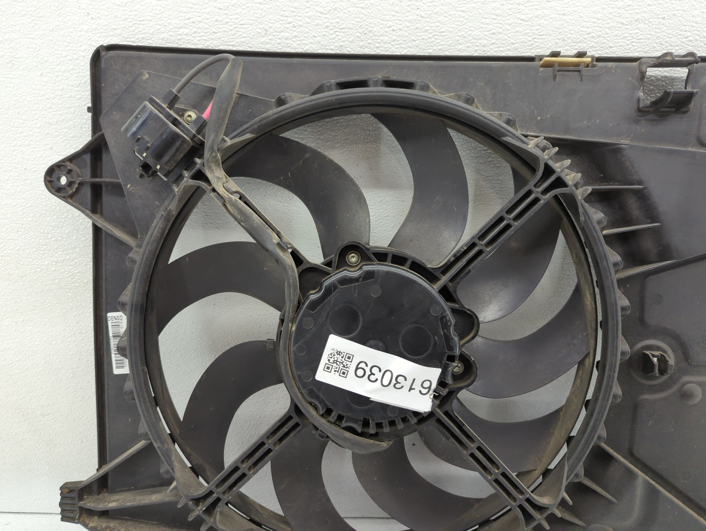 2006 Chevrolet Corsa Left Radiator Fan Motor Assembly Black - Oemusedautoparts1.com