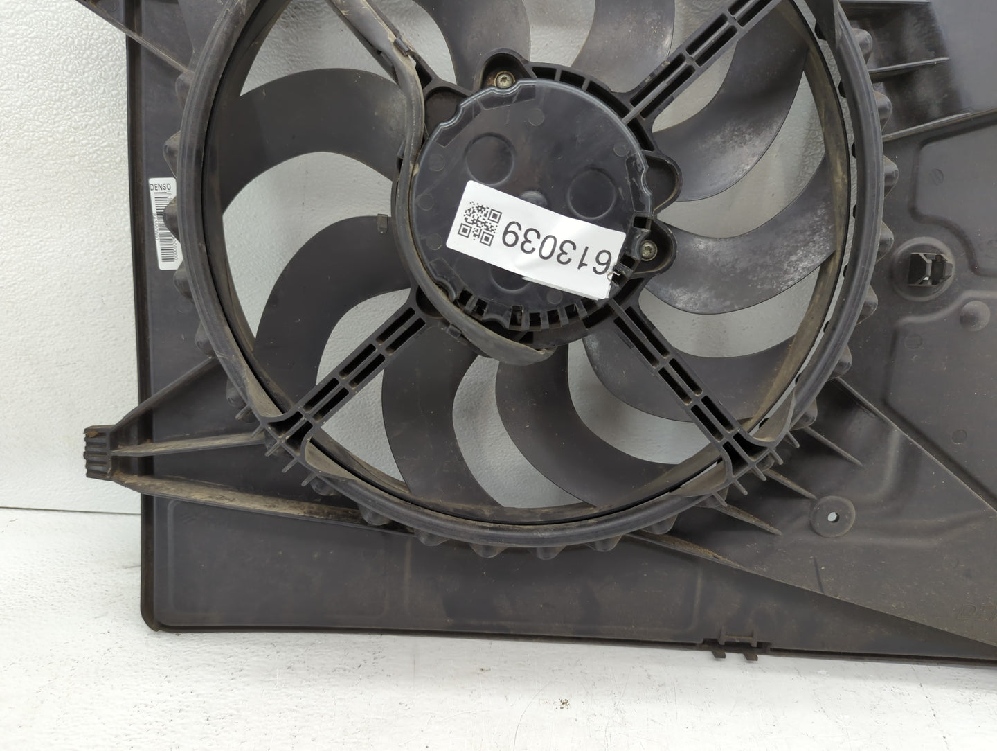 2006 Chevrolet Corsa Left Radiator Fan Motor Assembly Black - Oemusedautoparts1.com