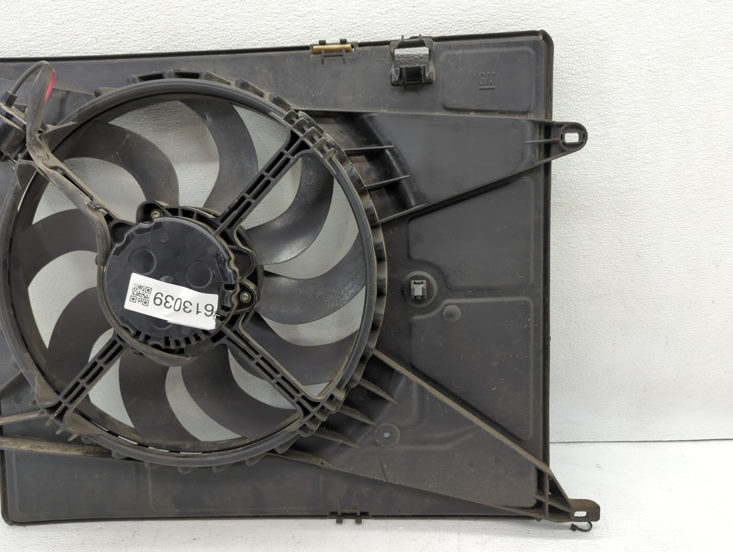 2006 Chevrolet Corsa Left Radiator Fan Motor Assembly Black - Oemusedautoparts1.com