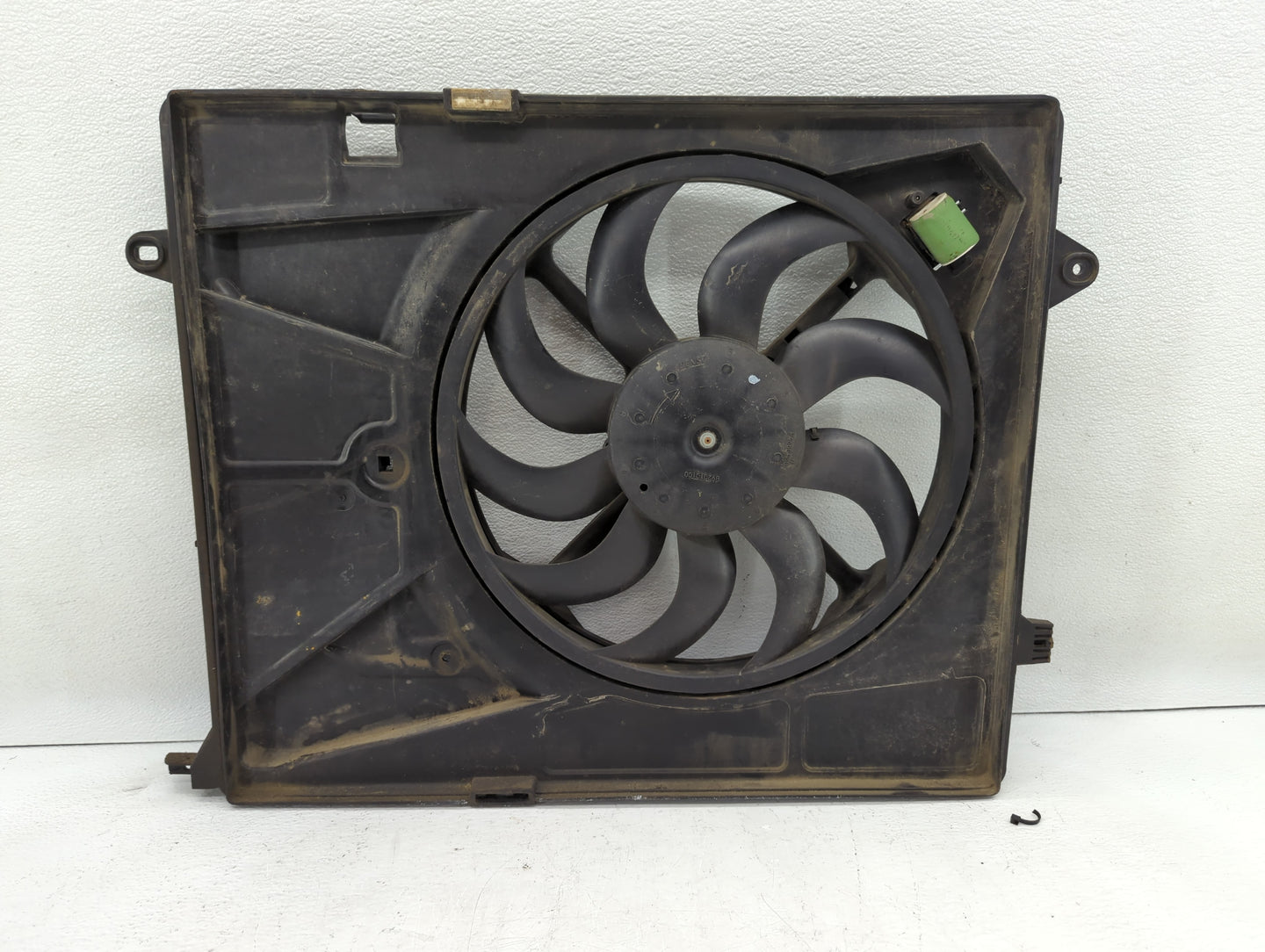 2006 Chevrolet Corsa Left Radiator Fan Motor Assembly Black - Oemusedautoparts1.com