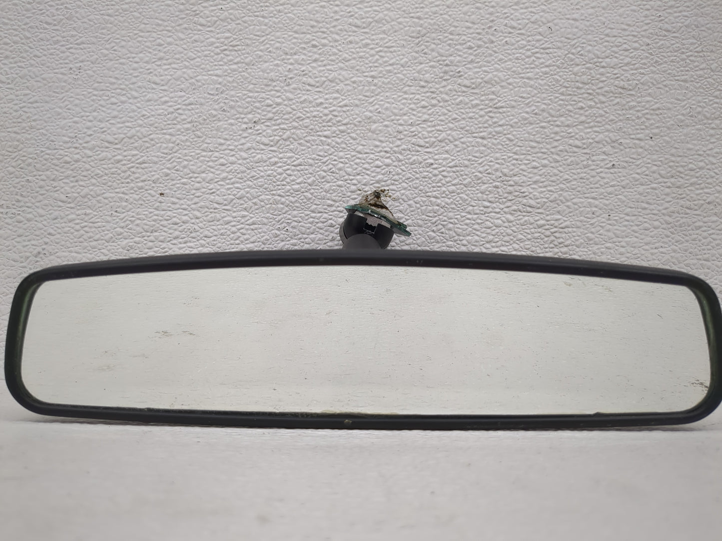 2005-2006 Chevrolet Equinox Interior Rear View Mirror Replacement OEM P/N:E8011083 Fits OEM Used Auto Parts - Oemusedautopar