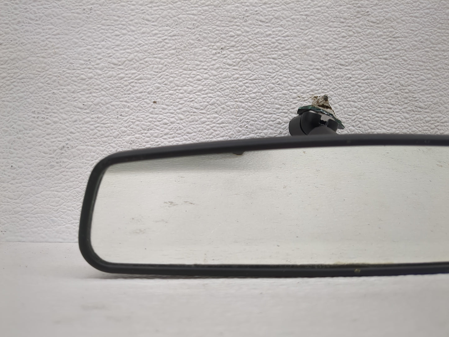 2005-2006 Chevrolet Equinox Interior Rear View Mirror Replacement OEM P/N:E8011083 Fits OEM Used Auto Parts - Oemusedautopar