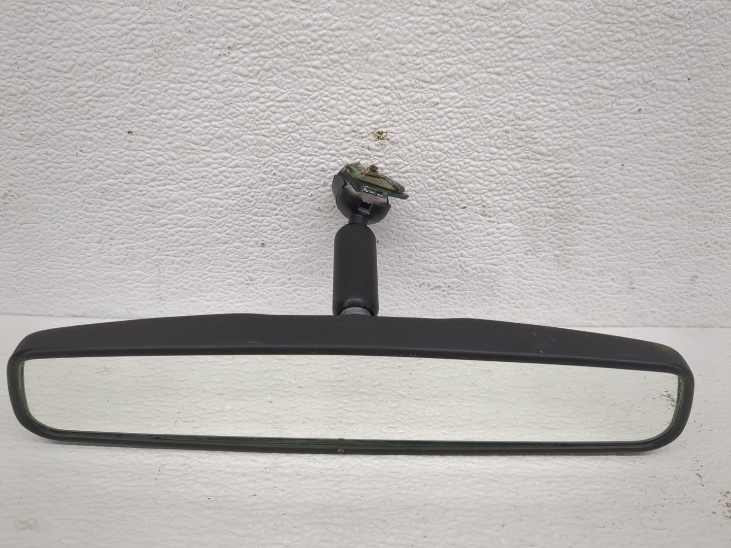 2005-2006 Chevrolet Equinox Interior Rear View Mirror Replacement OEM P/N:E8011083 Fits OEM Used Auto Parts - Oemusedautopar