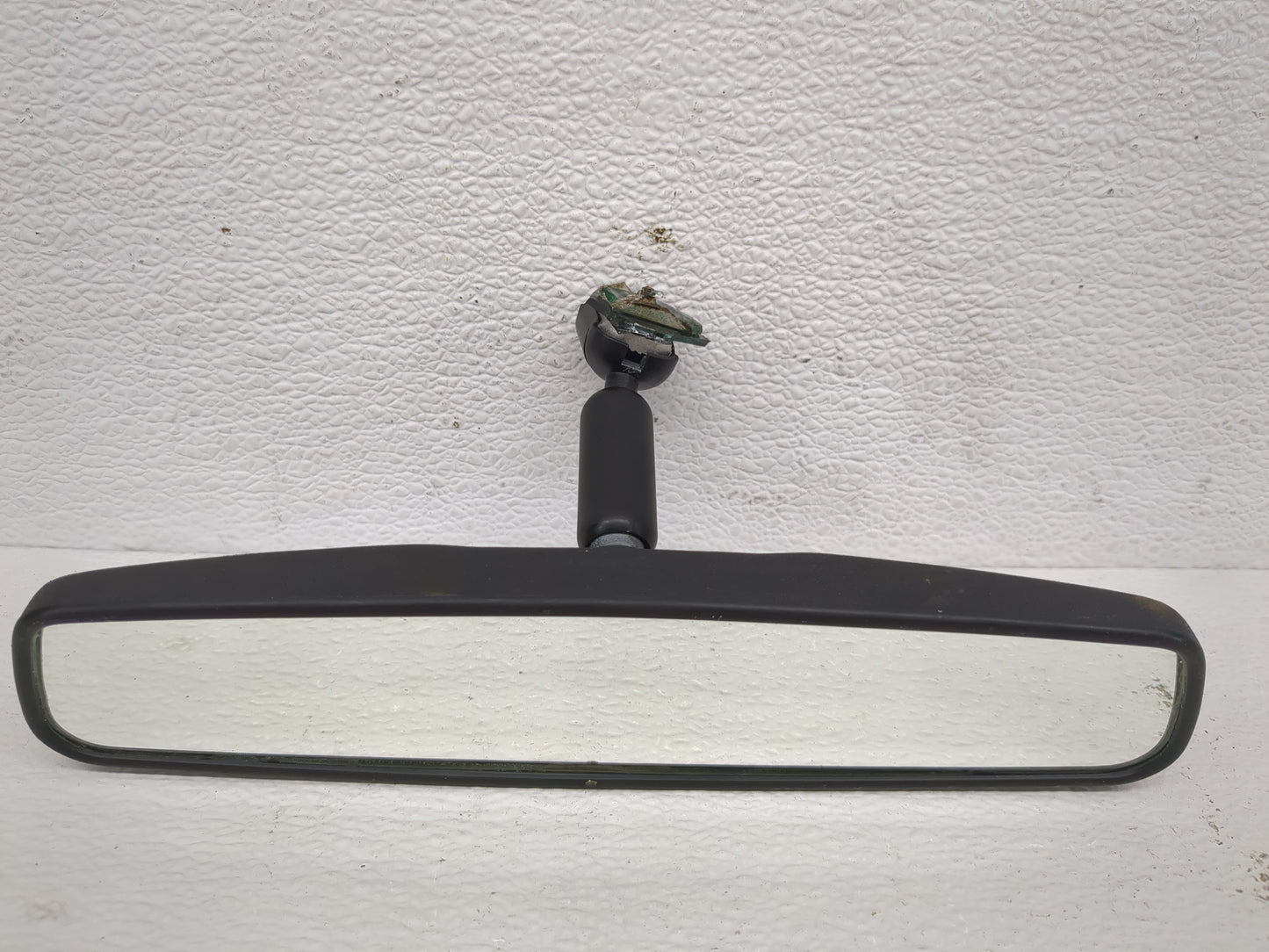 2005-2006 Chevrolet Equinox Interior Rear View Mirror Replacement OEM P/N:E8011083 Fits OEM Used Auto Parts - Oemusedautopar