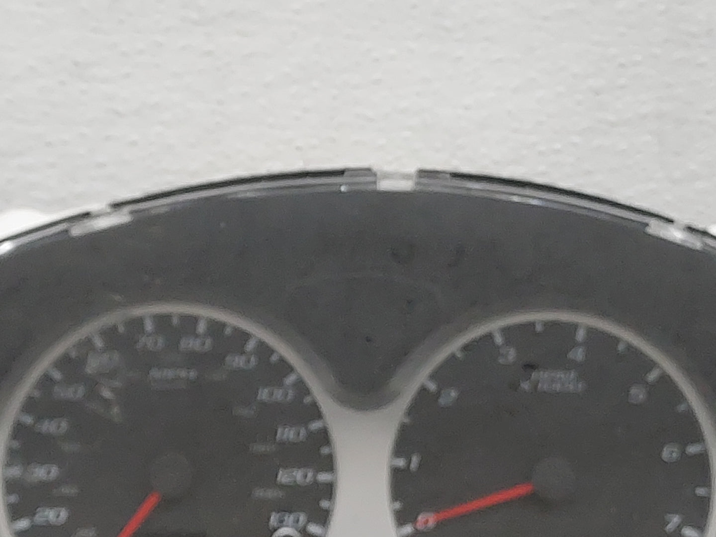 2005-2006 Chevrolet Equinox Instrument Cluster Speedometer Gauges Miles:150K Fits Fits 2005 2006 OEM Used Auto Parts - Oemus