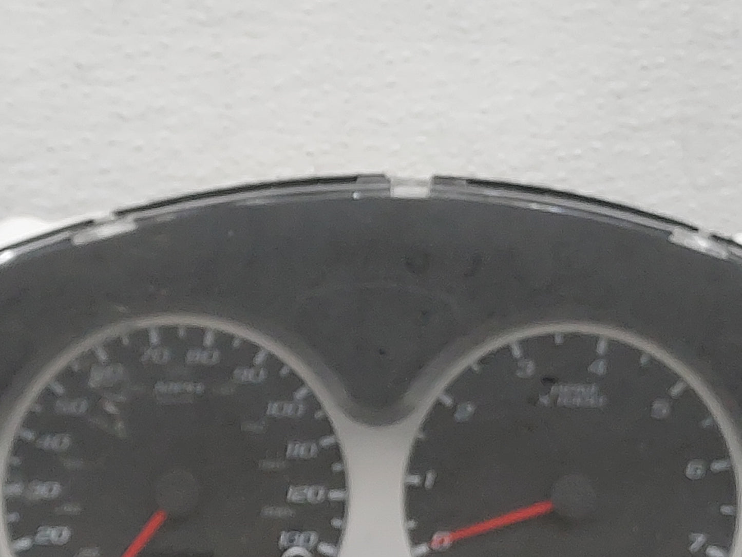 2005-2006 Chevrolet Equinox Instrument Cluster Speedometer Gauges Miles:150K Fits Fits 2005 2006 OEM Used Auto Parts - Oemus