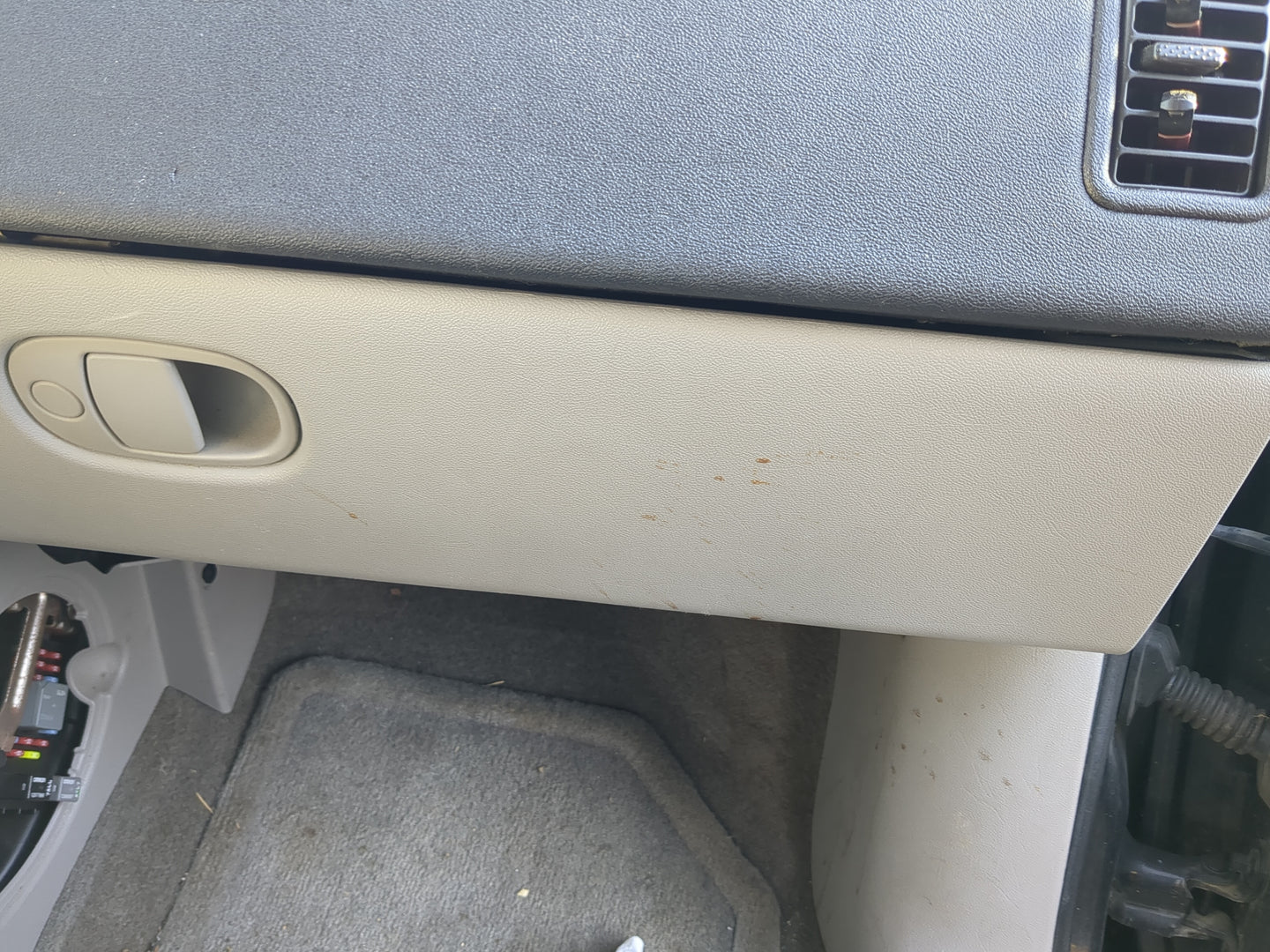 2006 Chevrolet Equinox Passenger Glove Box Door Storage Compartment - Oemusedautoparts1.com
