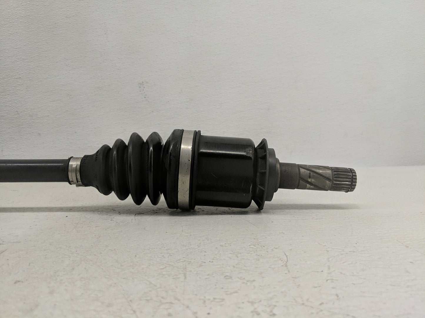 2005-2006 Chevrolet Equinox Axle Shaft Front Driver Cv C/v - Oemusedautoparts1.com