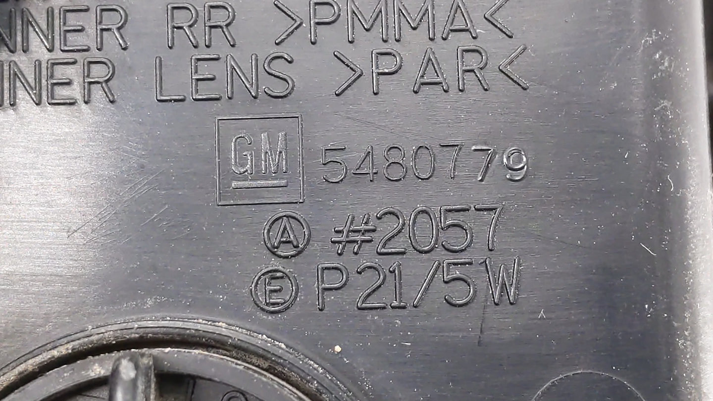 2006 Chevrolet Equinox Tail Light Assembly Passenger Right OEM P/N:548077 30796268, GM384-B000R Fits Fits 2005 2007 2008 200