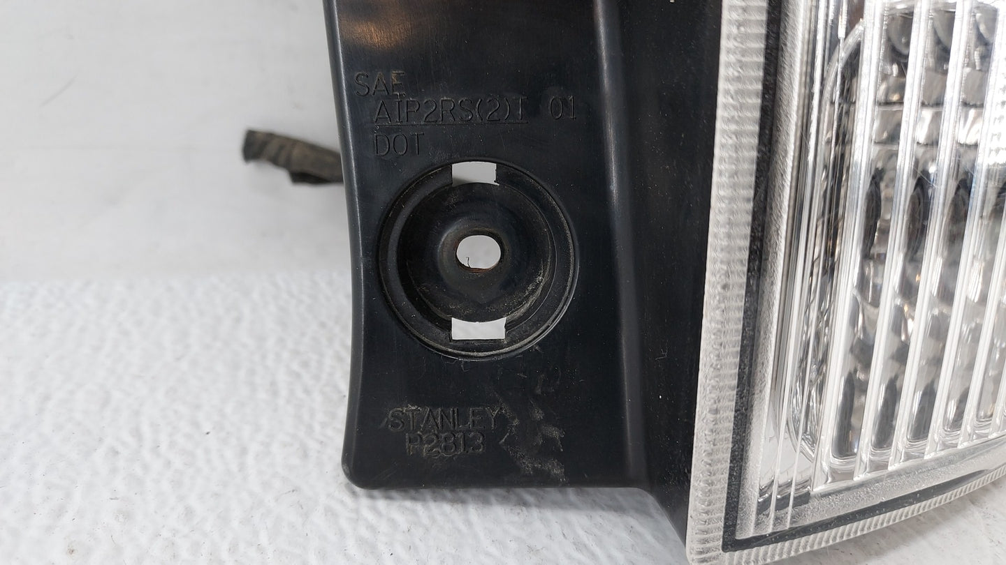 2006 Chevrolet Equinox Tail Light Assembly Passenger Right OEM P/N:548077 30796268, GM384-B000R Fits Fits 2005 2007 2008 200