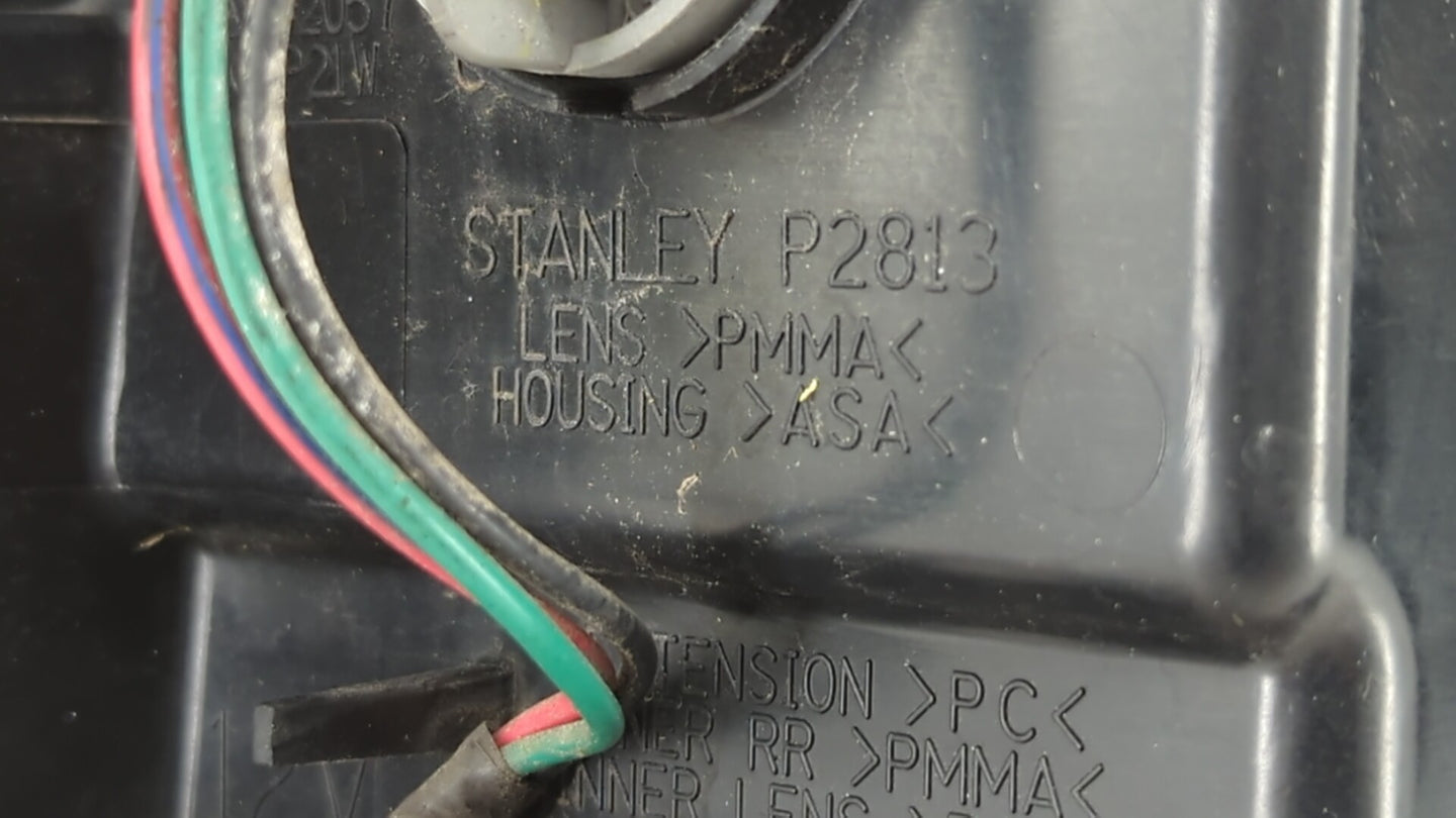 2006 Chevrolet Equinox Tail Light Assembly Passenger Right OEM P/N:548077 30796268, GM384-B000R Fits Fits 2005 2007 2008 200