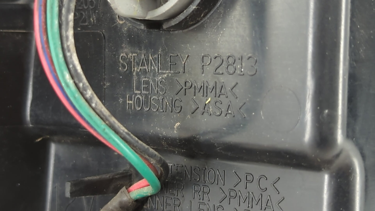 2006 Chevrolet Equinox Tail Light Assembly Passenger Right OEM P/N:548077 30796268, GM384-B000R Fits Fits 2005 2007 2008 200