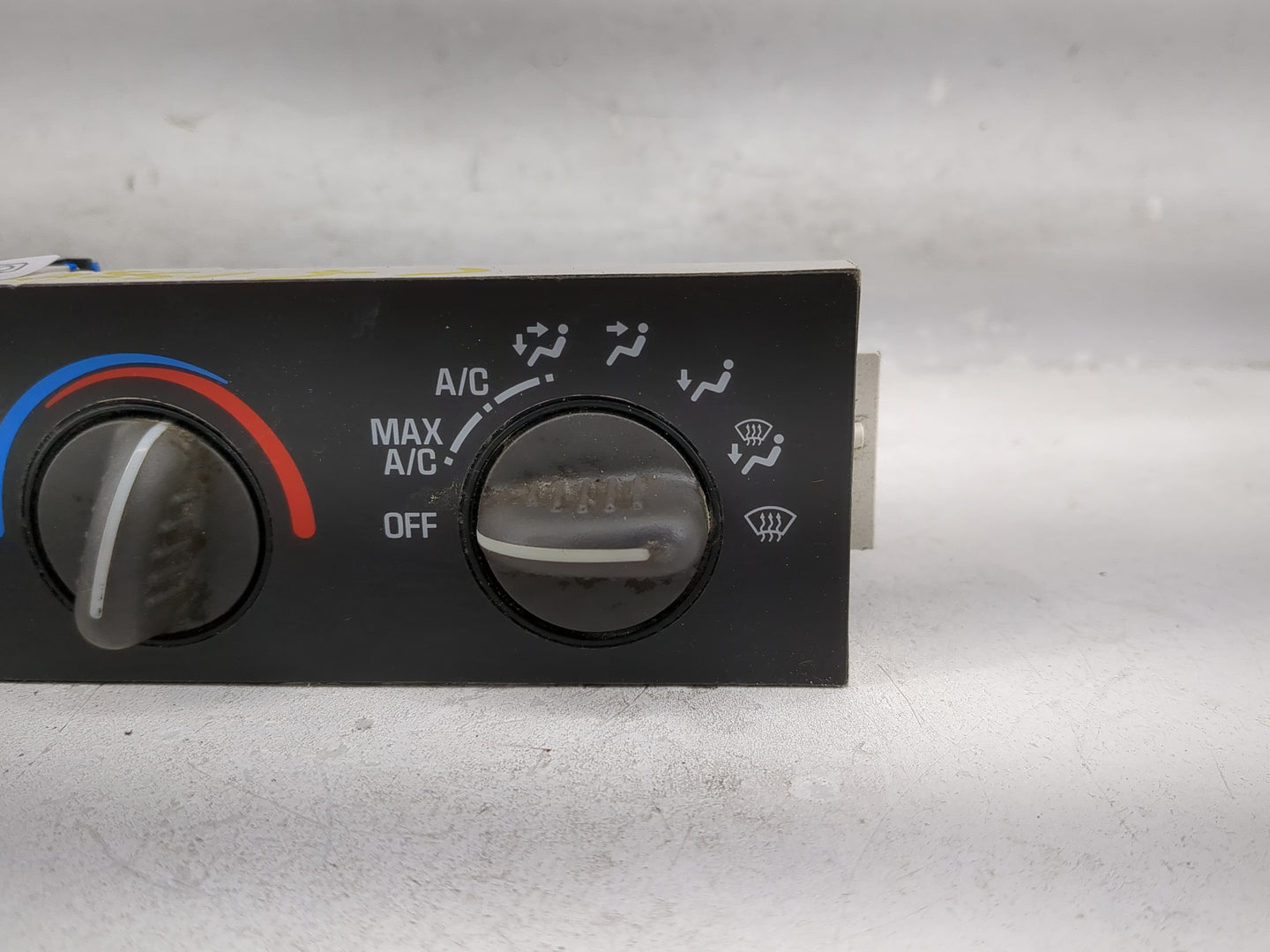 2001-2007 Chevrolet Express 2500 Climate Control Module Temperature AC/Heater Replacement P/N:25753629 16222950 Fits OEM Use