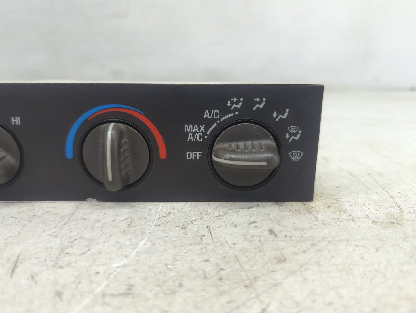 2001-2007 Chevrolet Express 2500 Climate Control Module Temperature AC/Heater Replacement P/N:25753629 Fits OEM Used Auto Pa