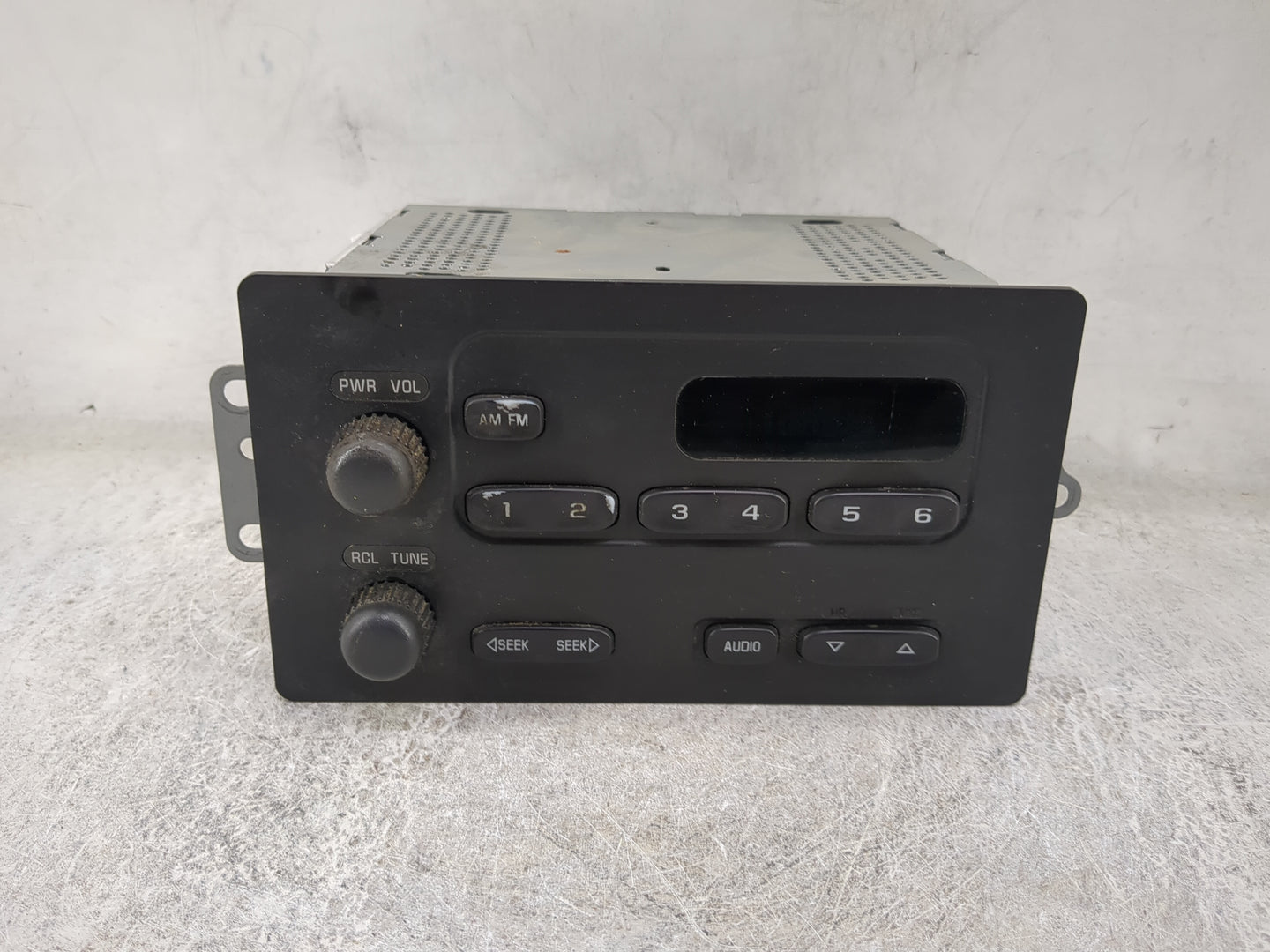 2003-2007 Chevrolet Express 2500 Radio AM FM Cd Player Receiver Replacement P/N:15131157 12241369 Fits OEM Used Auto Parts -