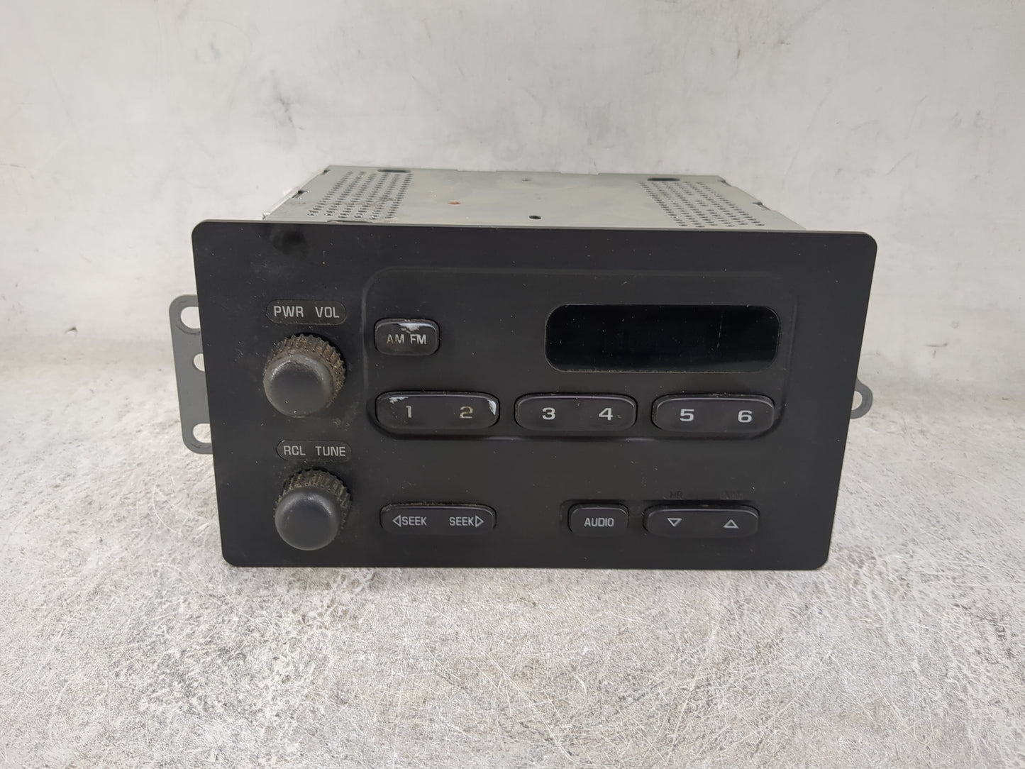 2003-2007 Chevrolet Express 2500 Radio AM FM Cd Player Receiver Replacement P/N:15131157 12241369 Fits OEM Used Auto Parts -