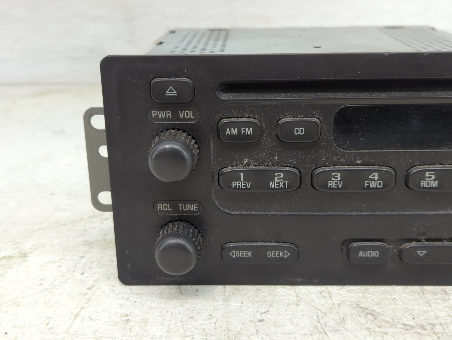 2003-2007 Chevrolet Express 3500 Radio AM FM Cd Player Receiver Replacement P/N:93801884 Fits Fits 2003 2004 2005 2006 2007 