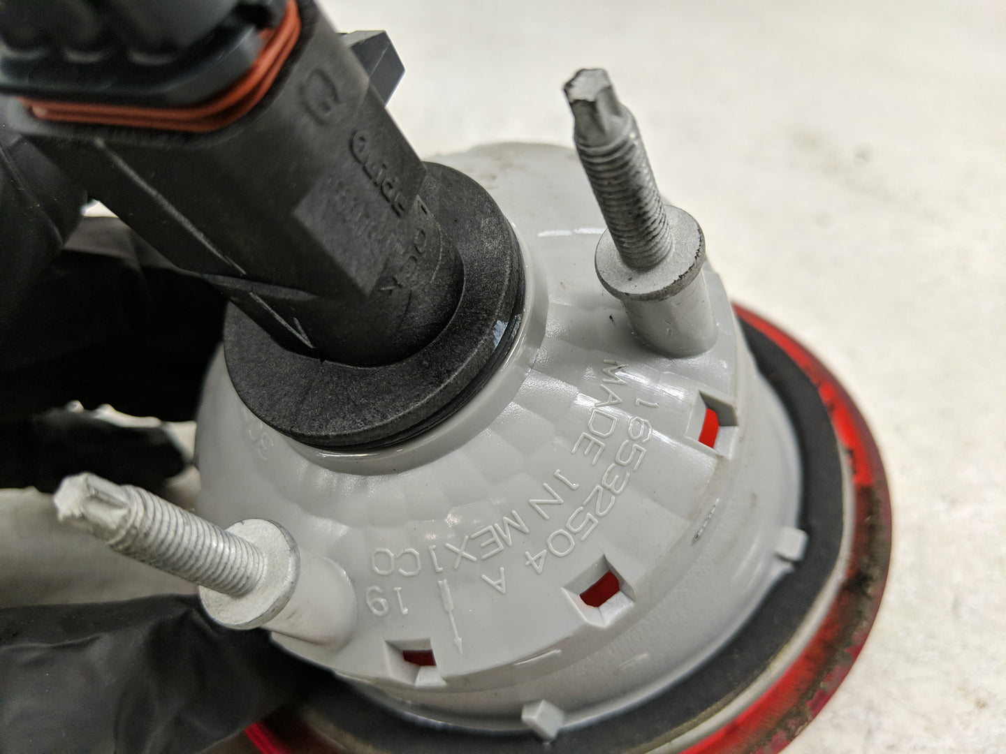 2006-2011 Chevrolet Hhr Tail Light Assembly Passenger Right OEM P/N:165532504 A Fits Fits 2006 2007 2008 2009 2010 2011 OEM 