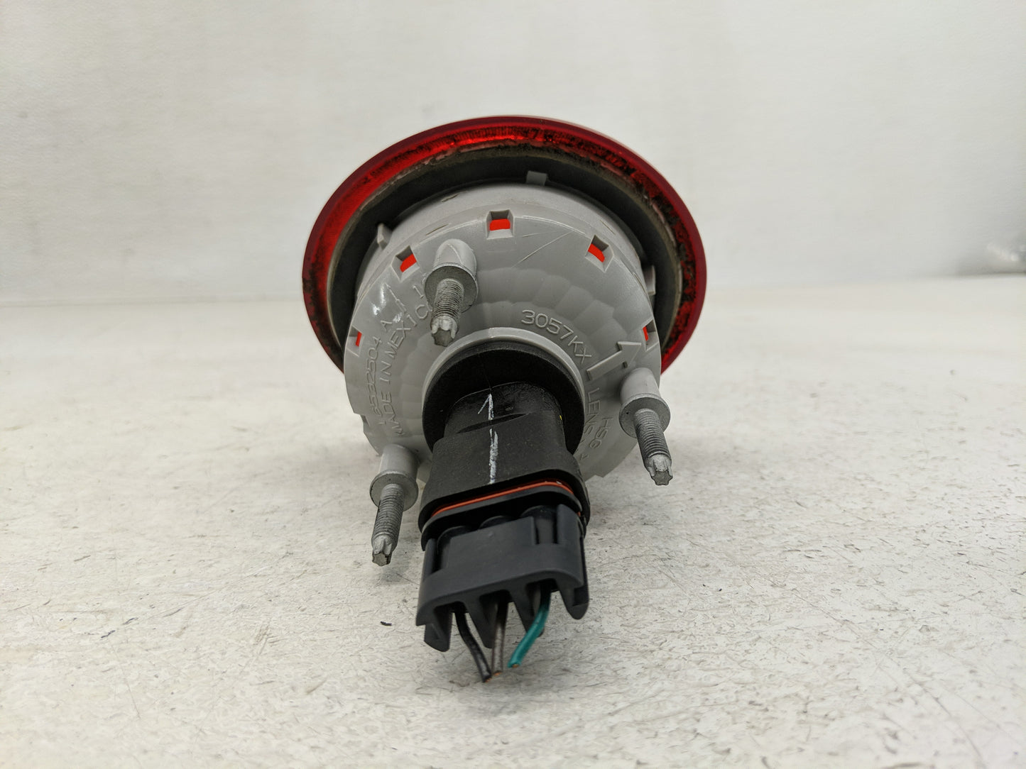 2006-2011 Chevrolet Hhr Tail Light Assembly Passenger Right OEM P/N:165532504 A Fits Fits 2006 2007 2008 2009 2010 2011 OEM 