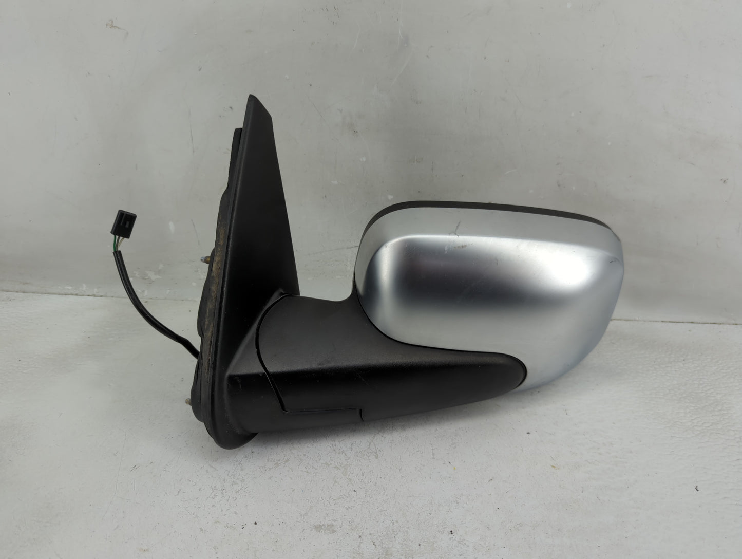 2006-2007 Chevrolet Hhr Driver Side View Mirror - Left Door Mirror OEM Used - Oemusedautoparts1.com