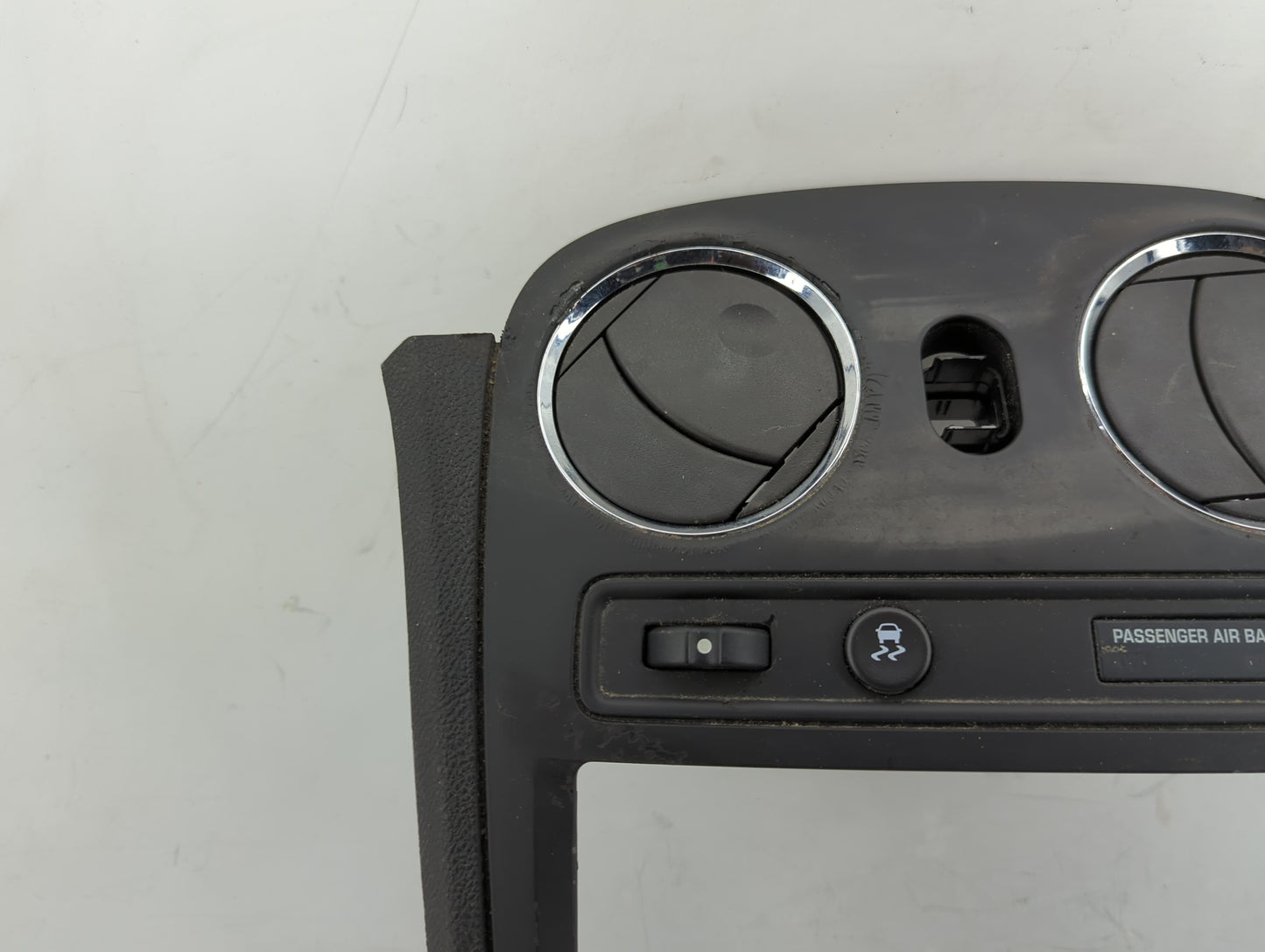 2006 Chevrolet Hhr Information Radio Display Screen Bezel Vents - Oemusedautoparts1.com